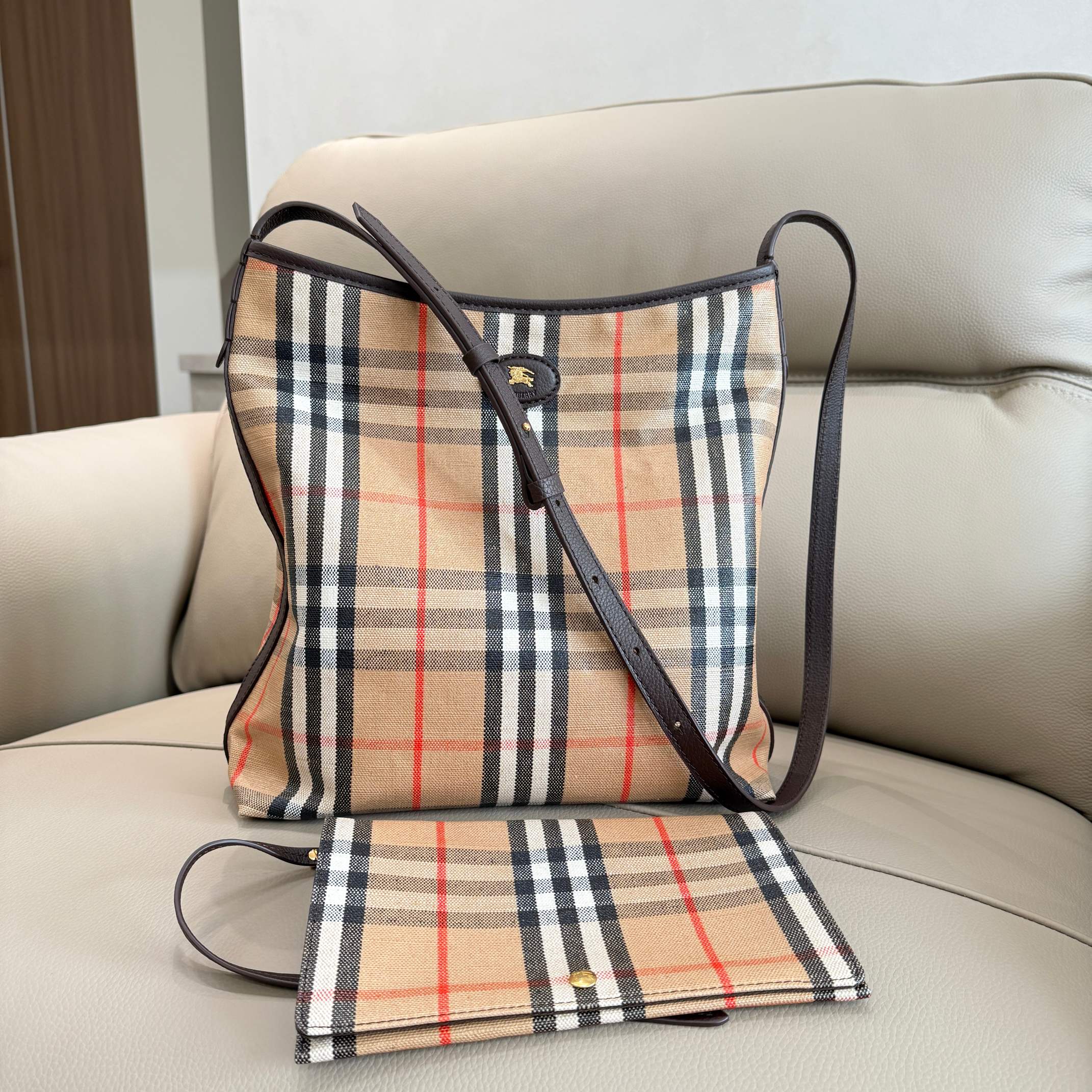 Burberry Tote Bag Cow Leather 31cm