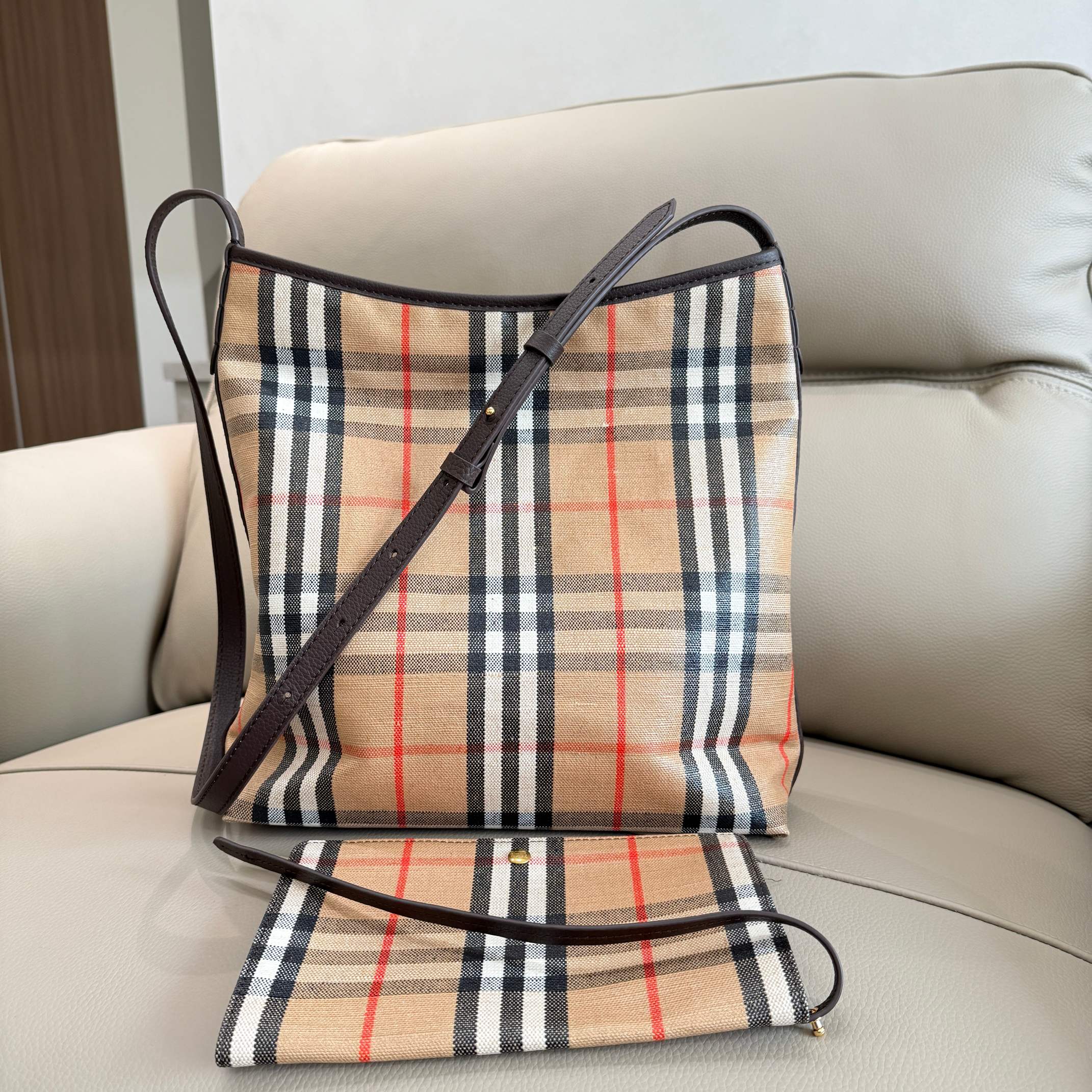 Burberry Tote Bag Cow Leather 31cm