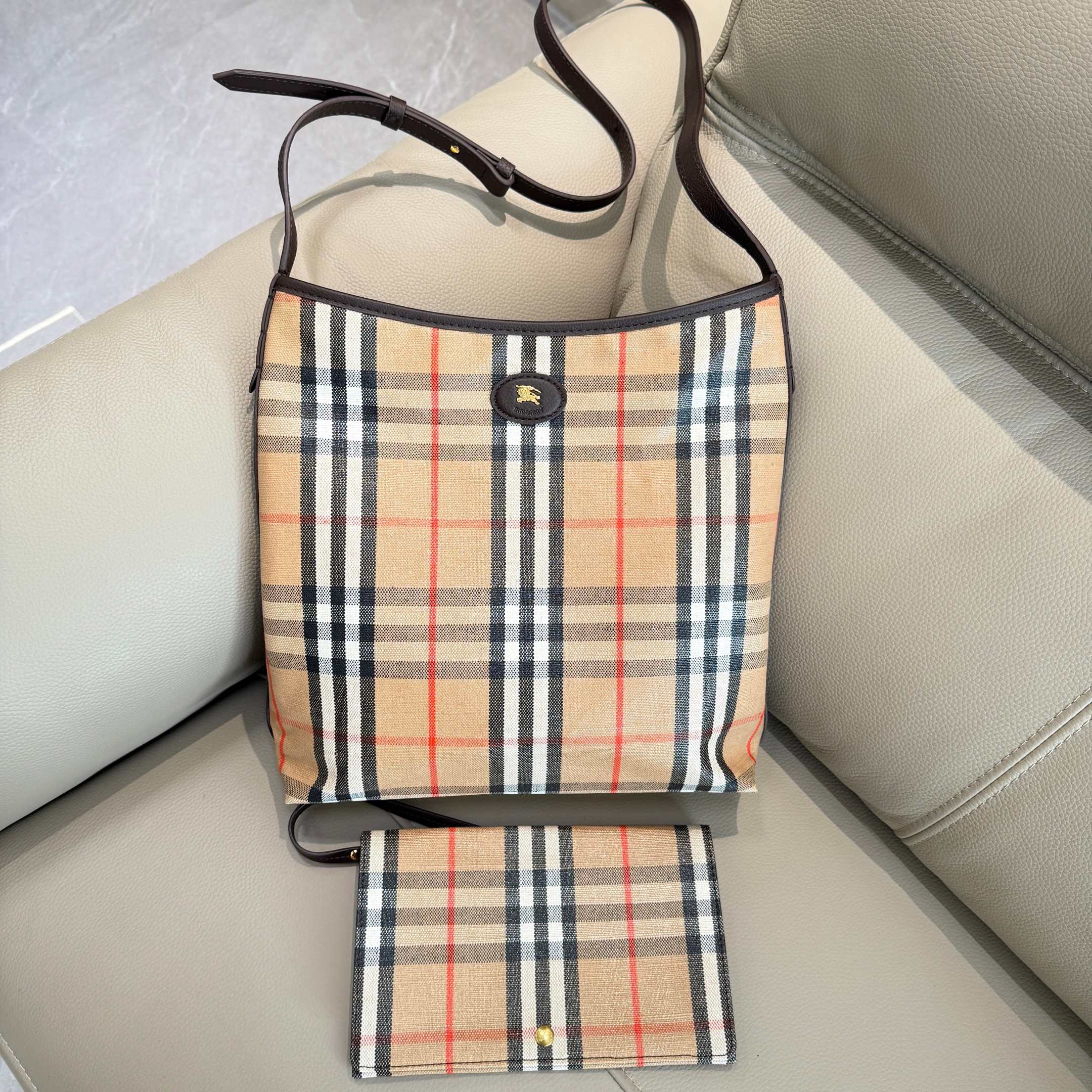 Burberry Tote Bag Cow Leather 31cm