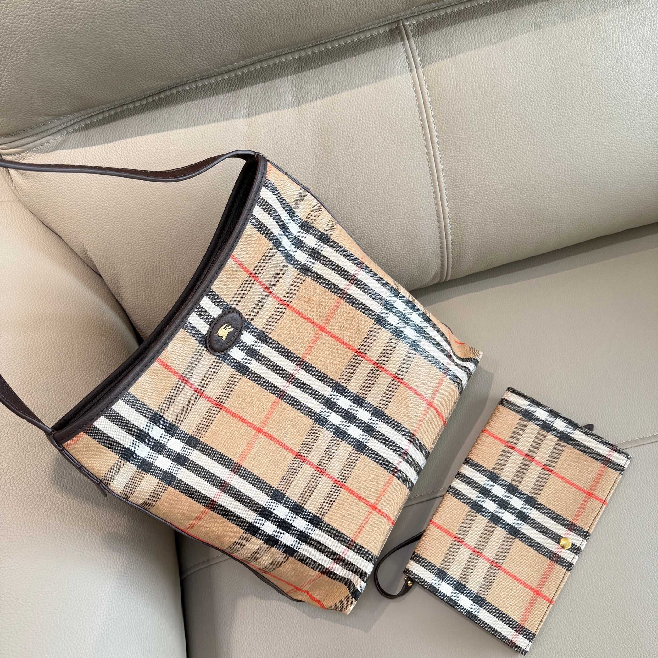 Burberry Tote Bag Cow Leather 31cm