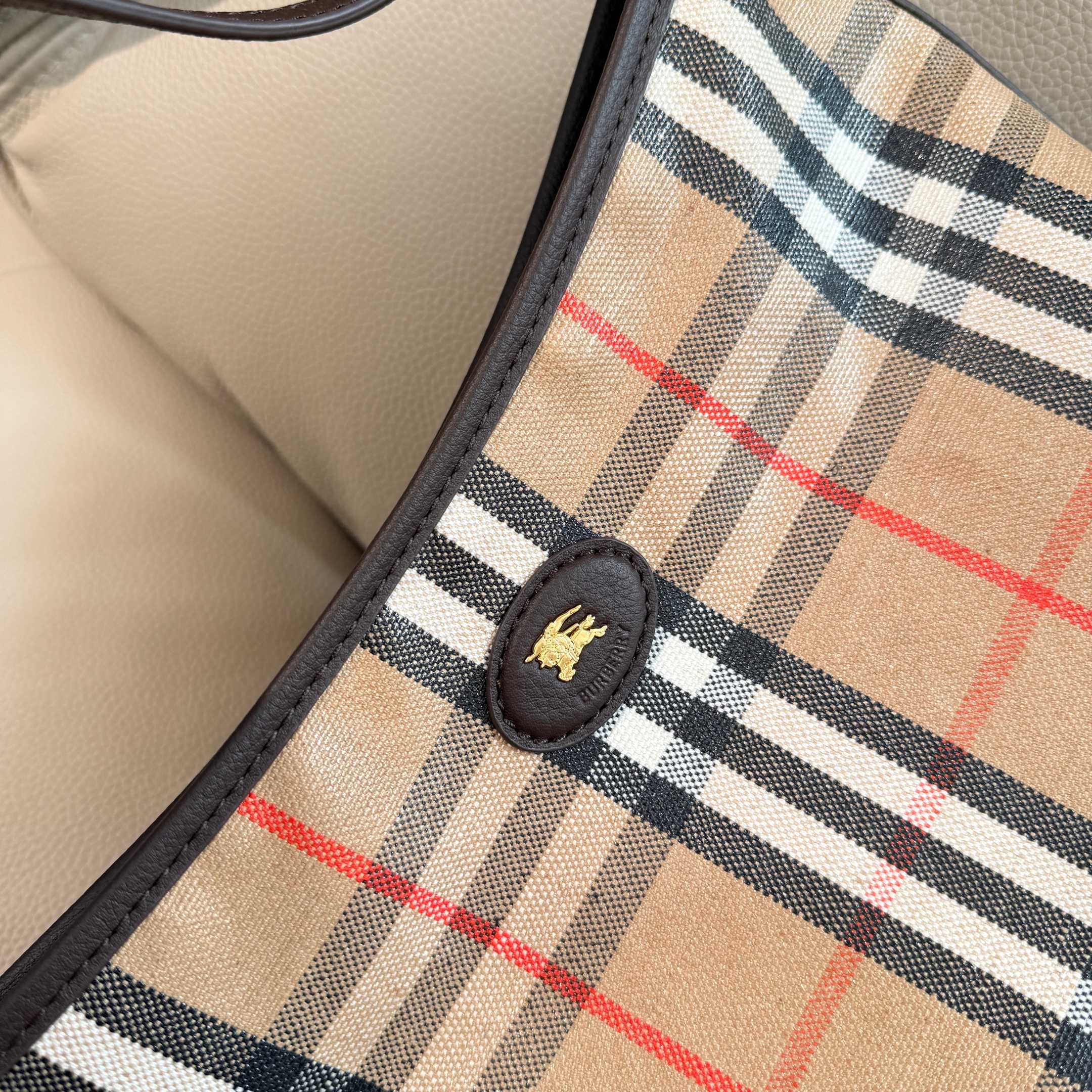 Burberry Tote Bag Cow Leather 31cm