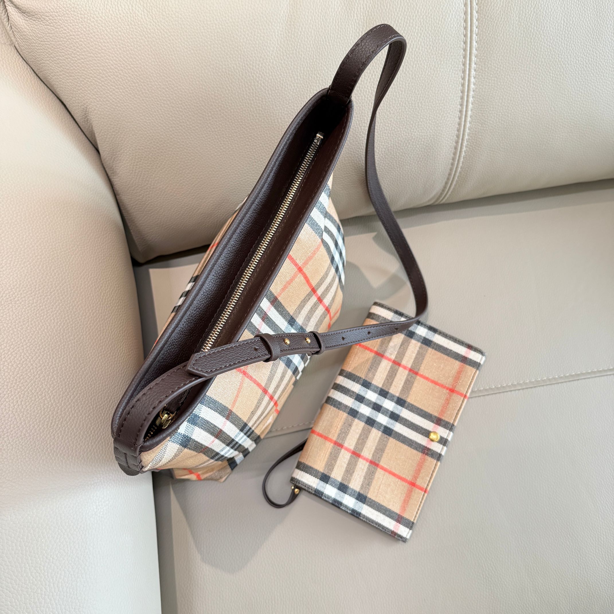 Burberry Tote Bag Cow Leather 31cm