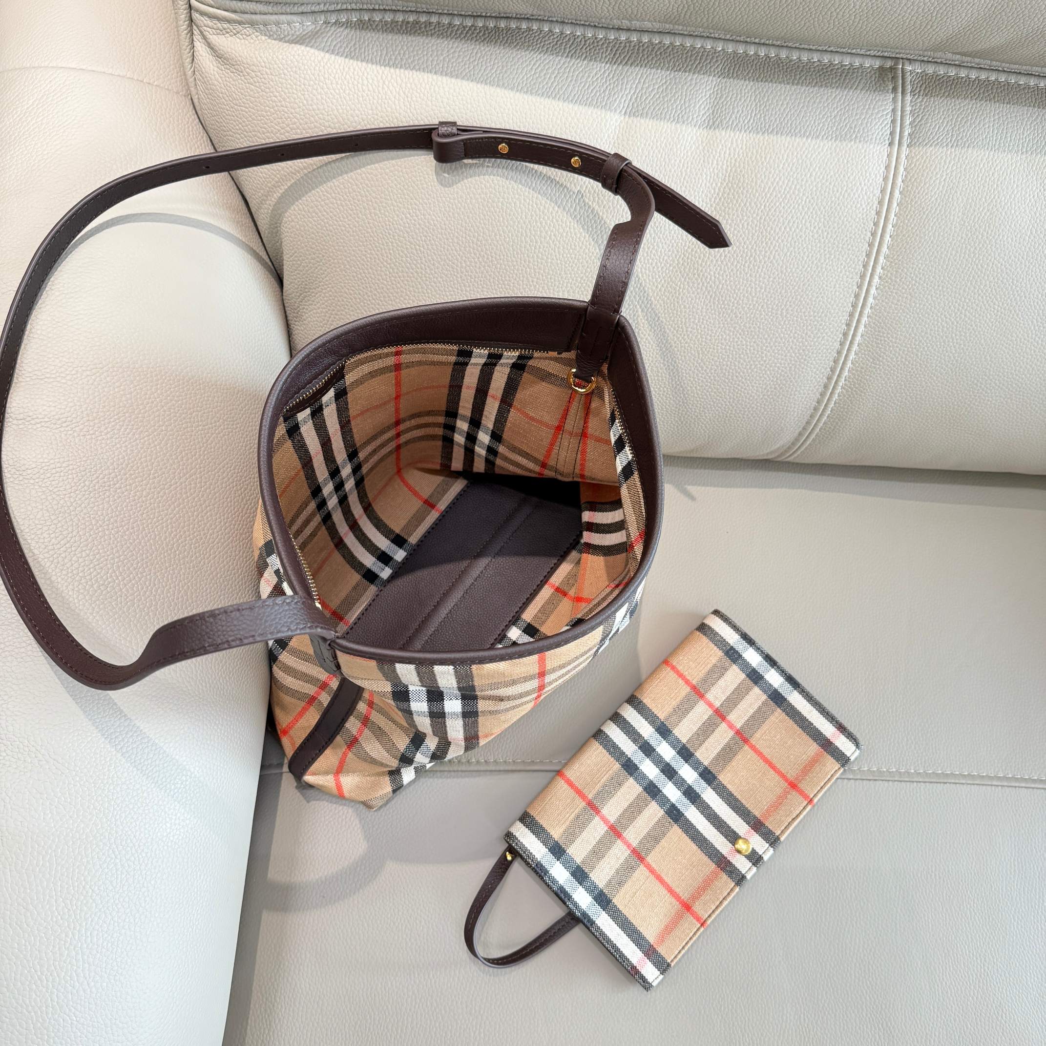 Burberry Tote Bag Cow Leather 31cm