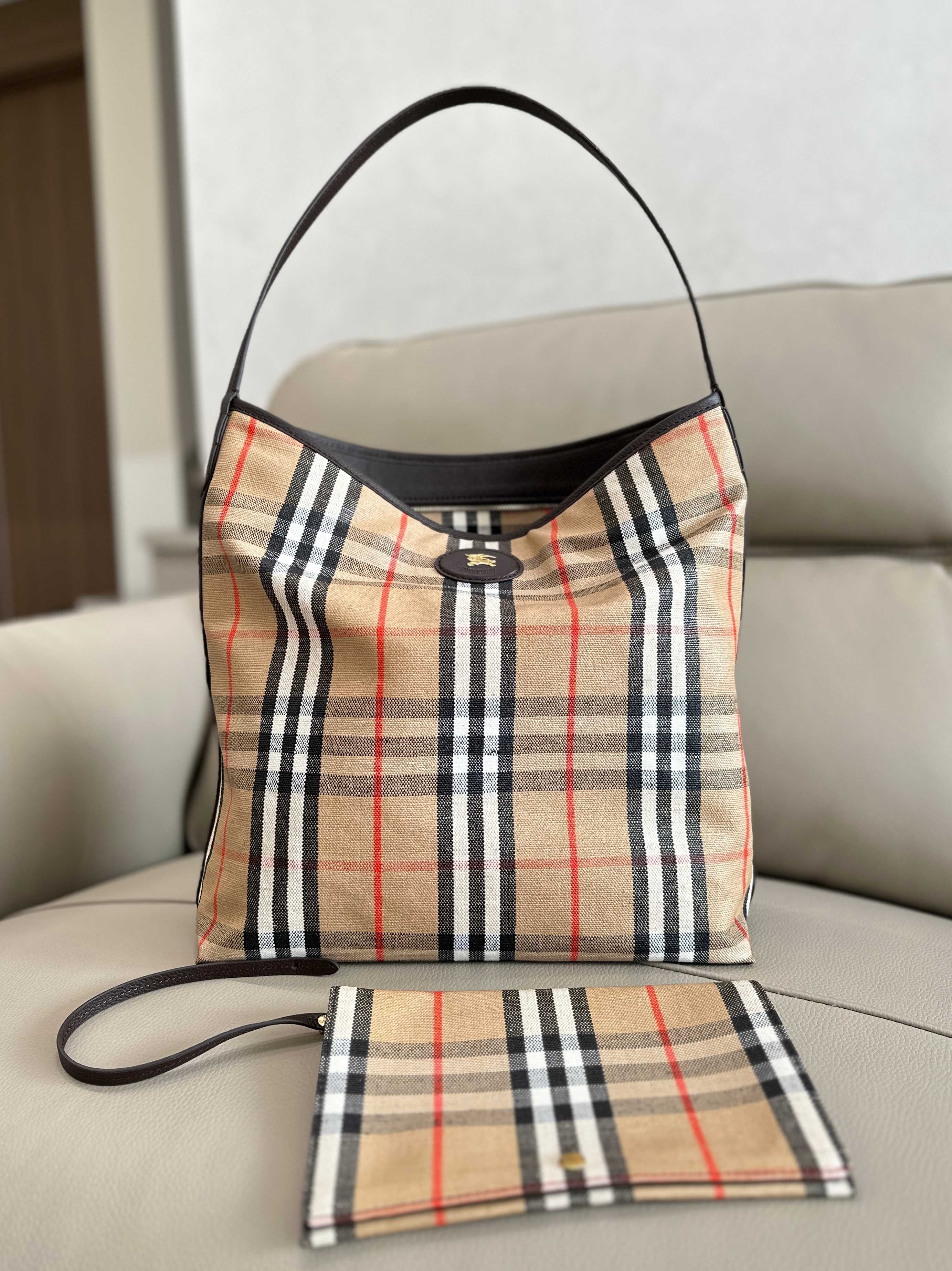Burberry Tote Bag Cow Leather 38cm