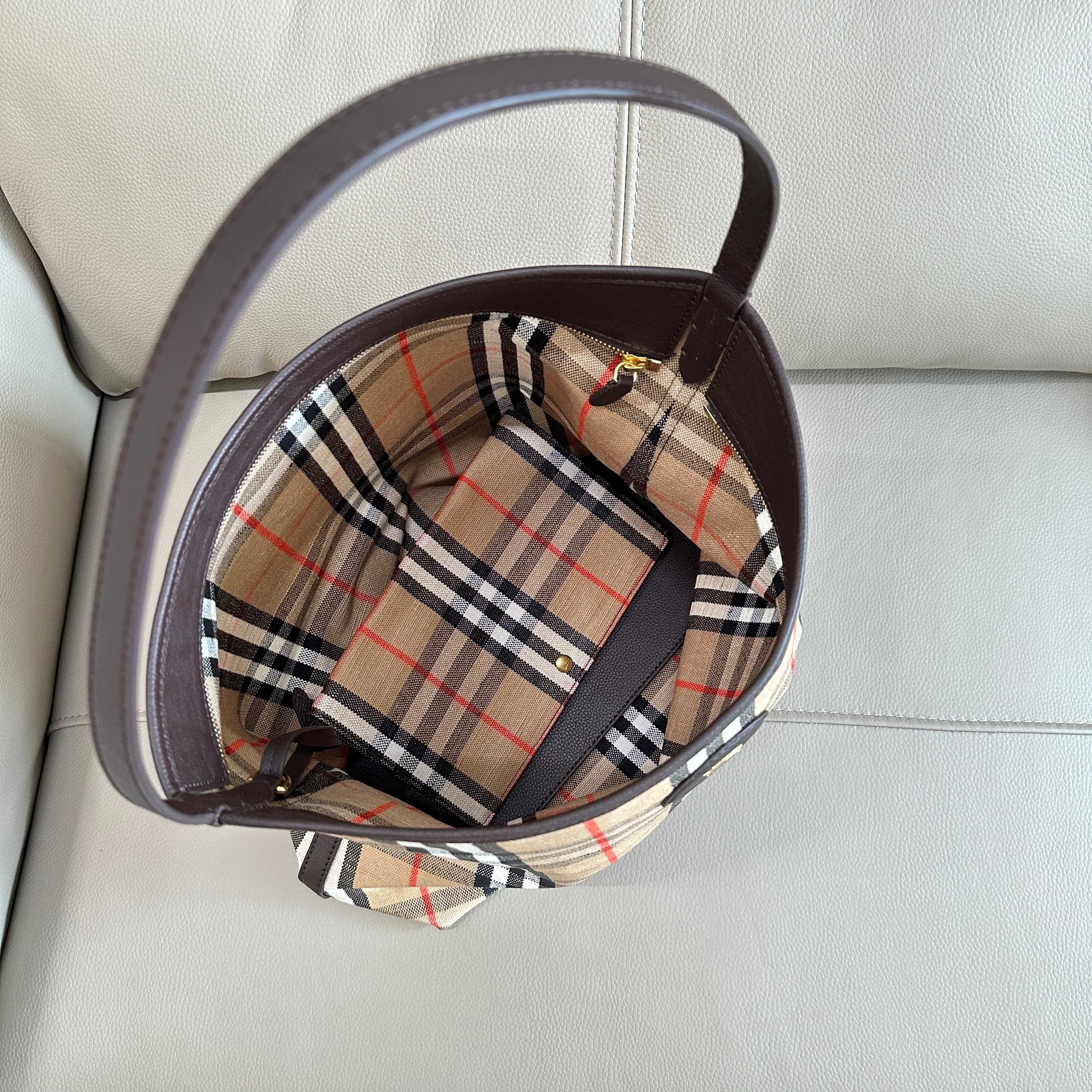 Burberry Tote Bag Cow Leather 38cm