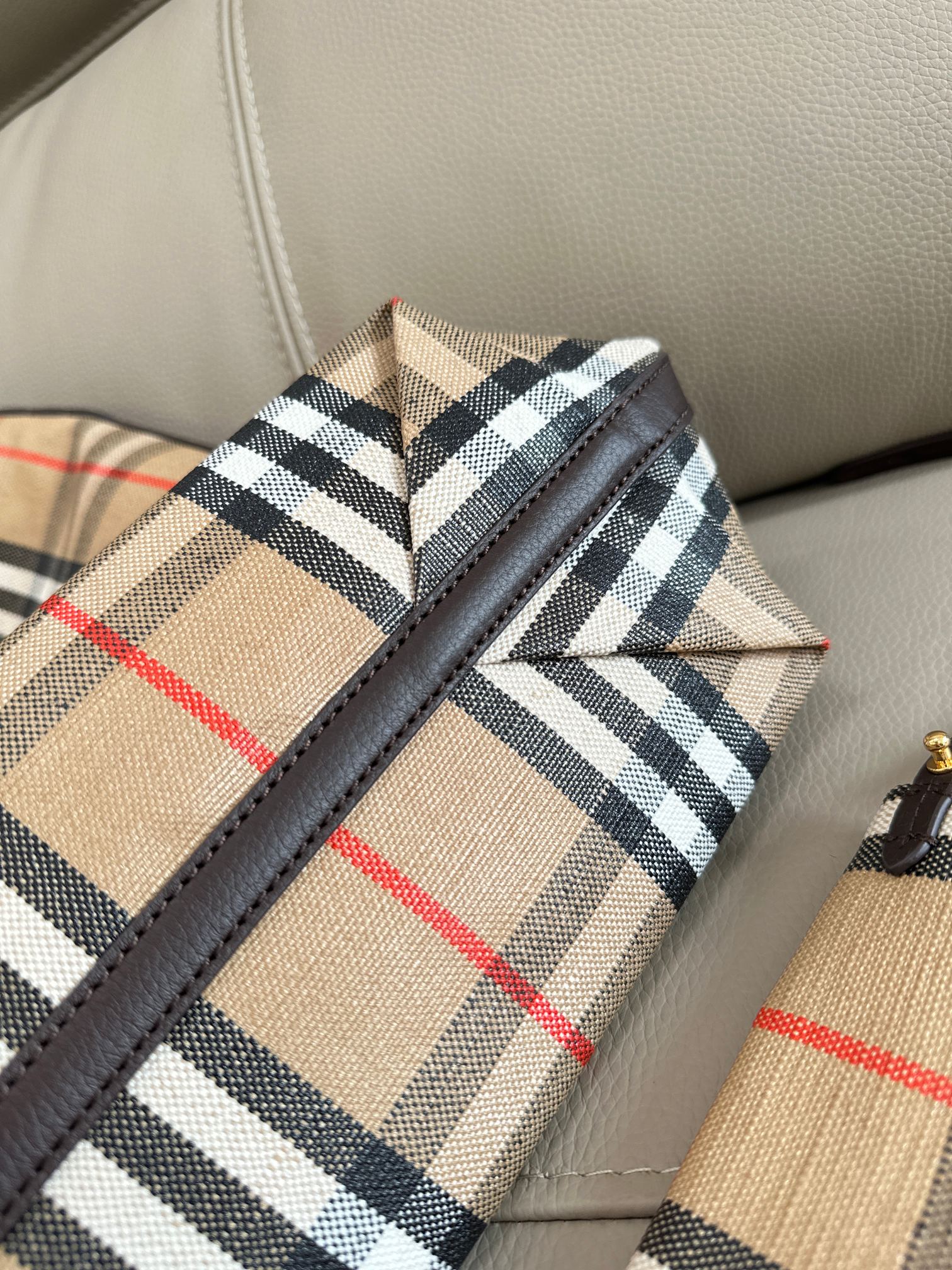 Burberry Tote Bag Cow Leather 38cm