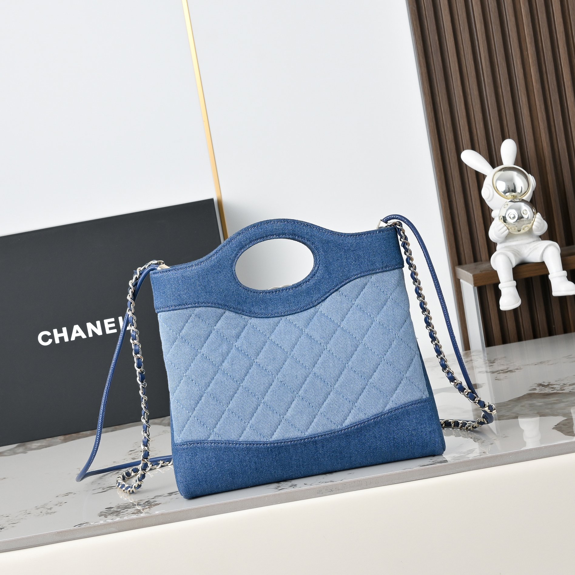 Chanel Basic Bag M-s