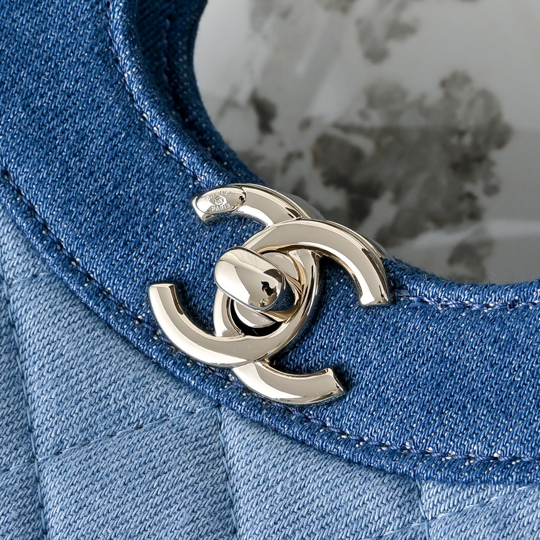 Chanel Basic Bag M-s