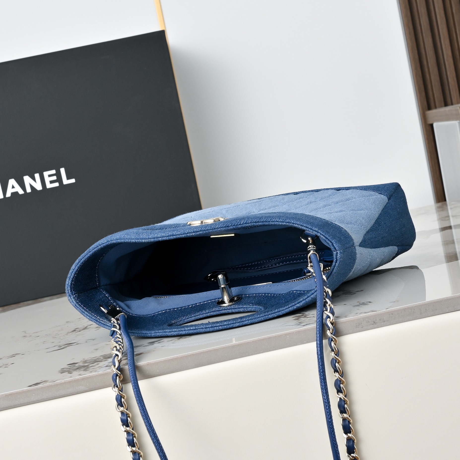 Chanel Basic Bag M-s