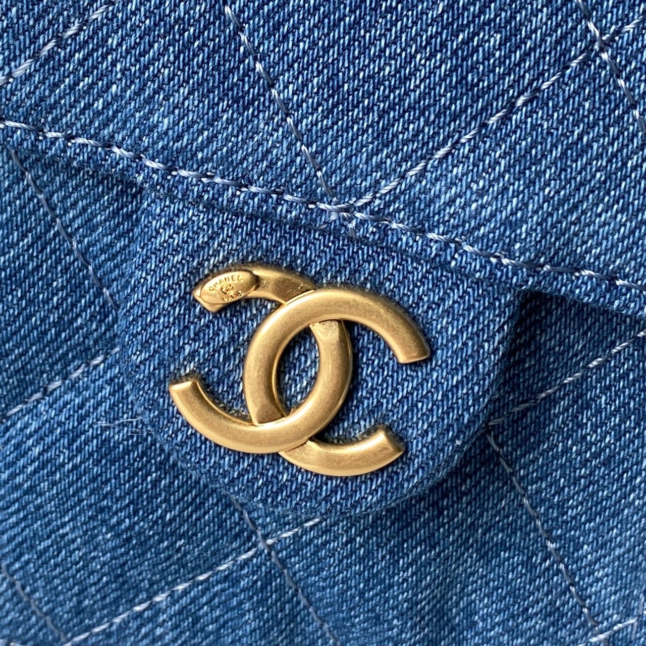 Chanel Basic Bag Gold M-l-s