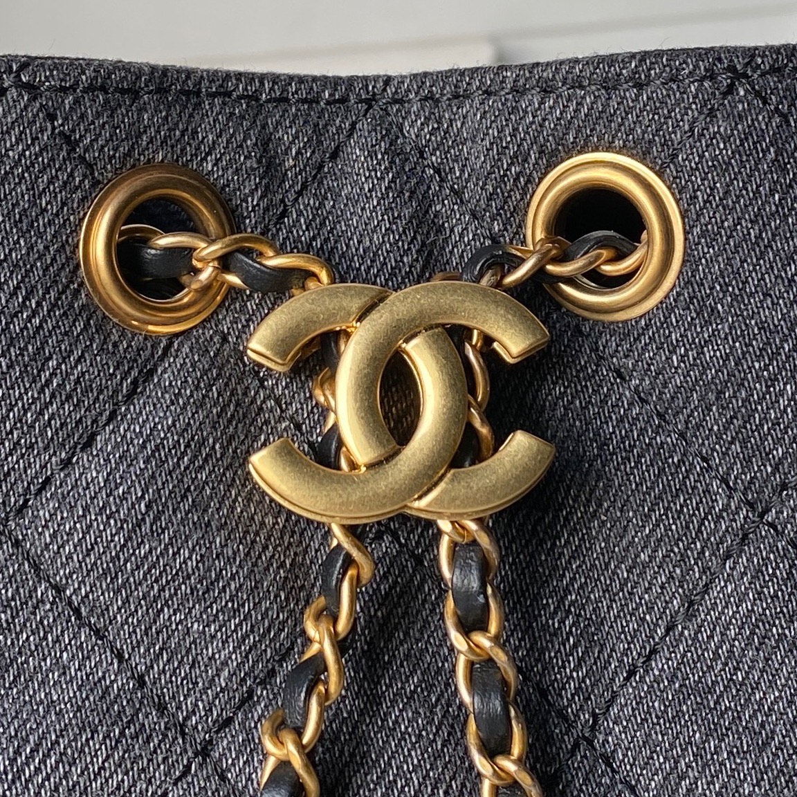 Chanel Basic Bag Gold M-l-s