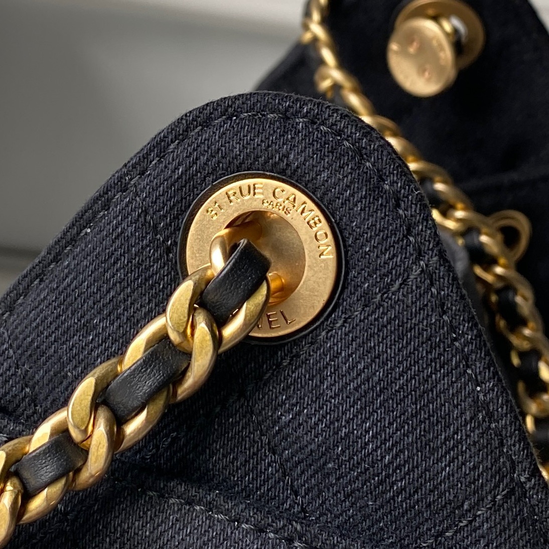 Chanel Basic Bag Gold M-l-s