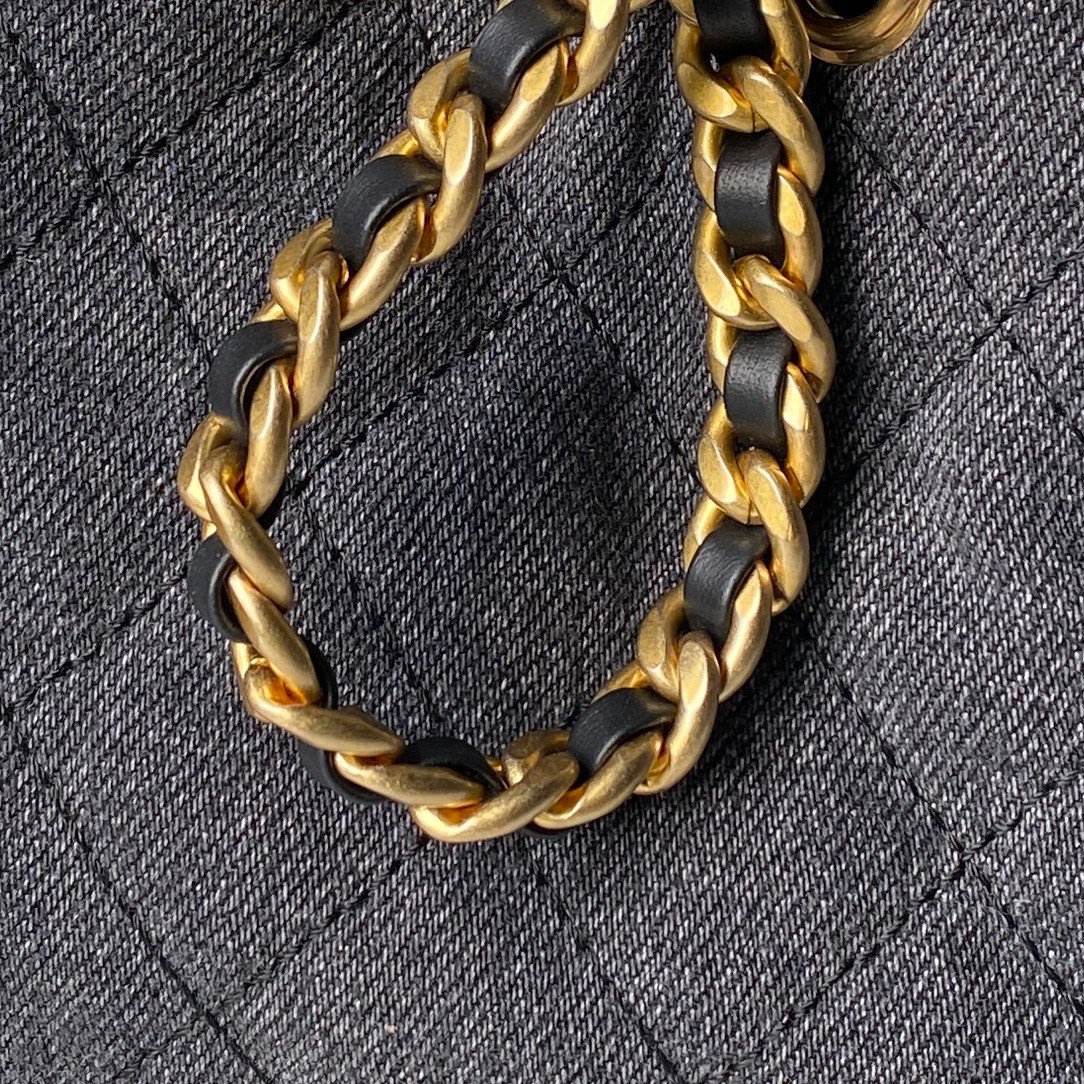 Chanel Basic Bag Gold M-l-s