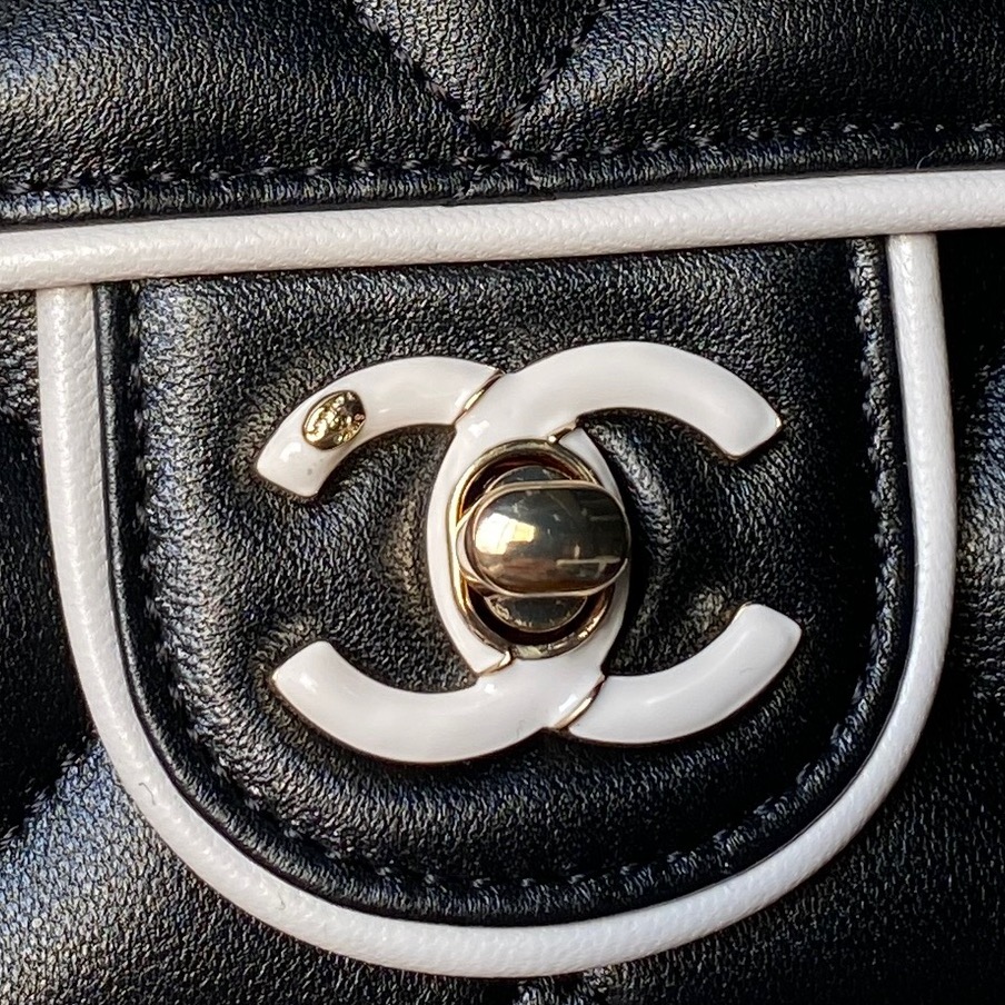 Chanel Basic Bag Sheepskin Gold M-s