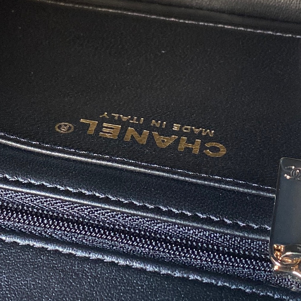 Chanel Basic Bag Sheepskin Gold M-s