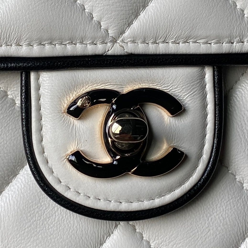 Chanel Basic Bag Sheepskin Gold M-s