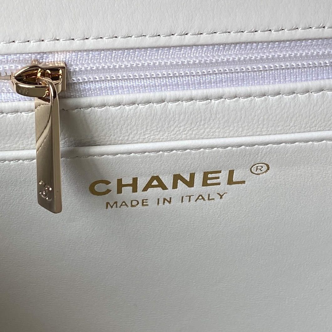 Chanel Basic Bag Sheepskin Gold M-s