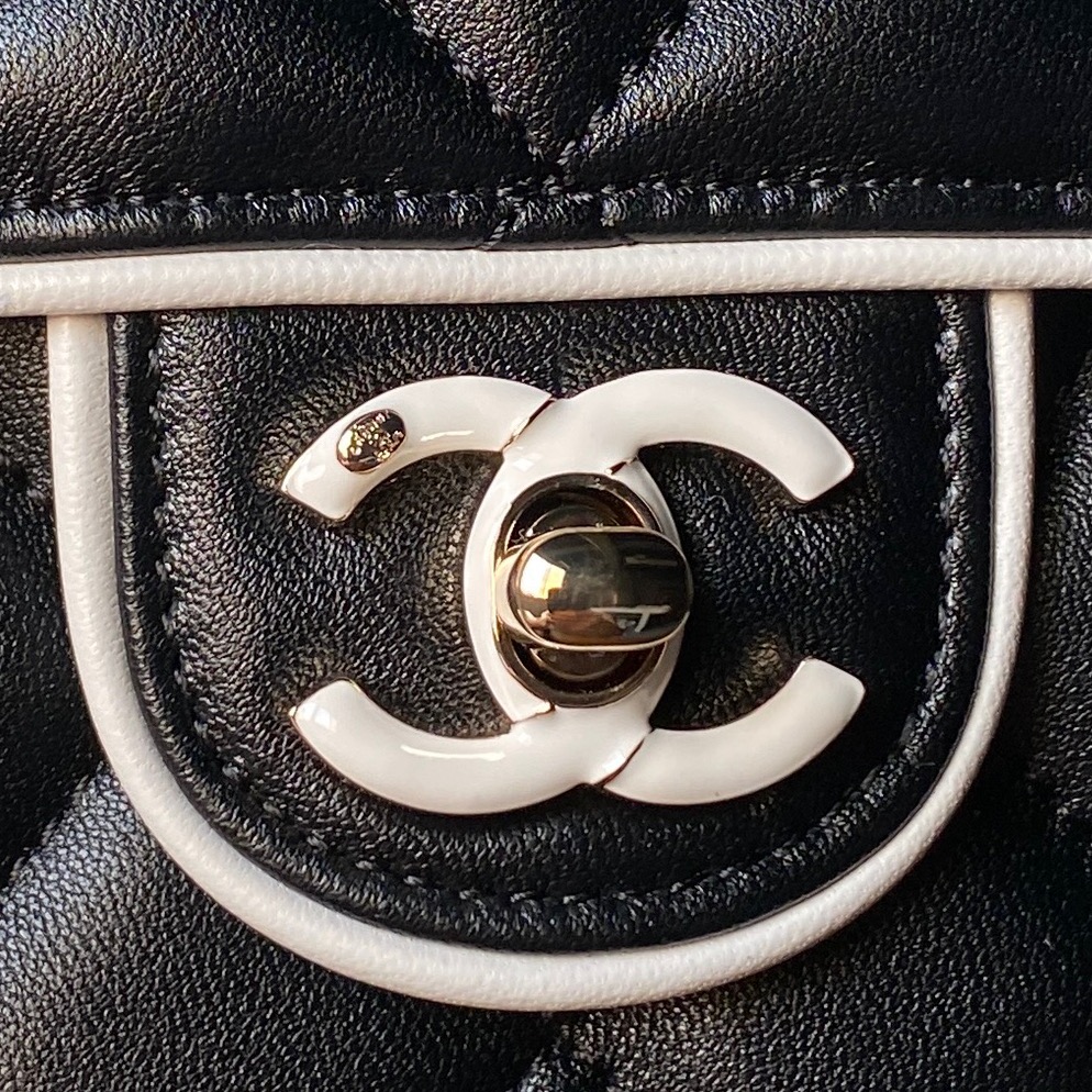 Chanel Basic Bag Sheepskin Gold M-s