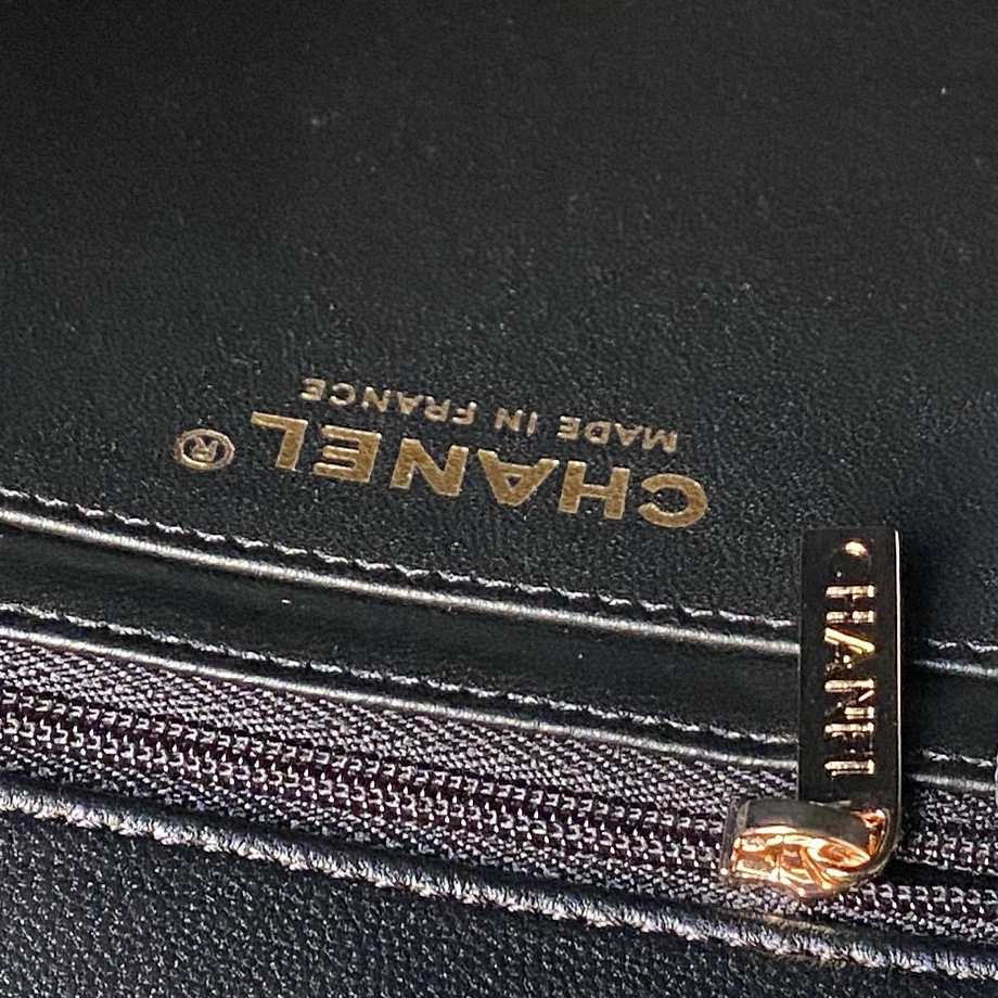 Chanel Basic Bag Sheepskin Gold M-s