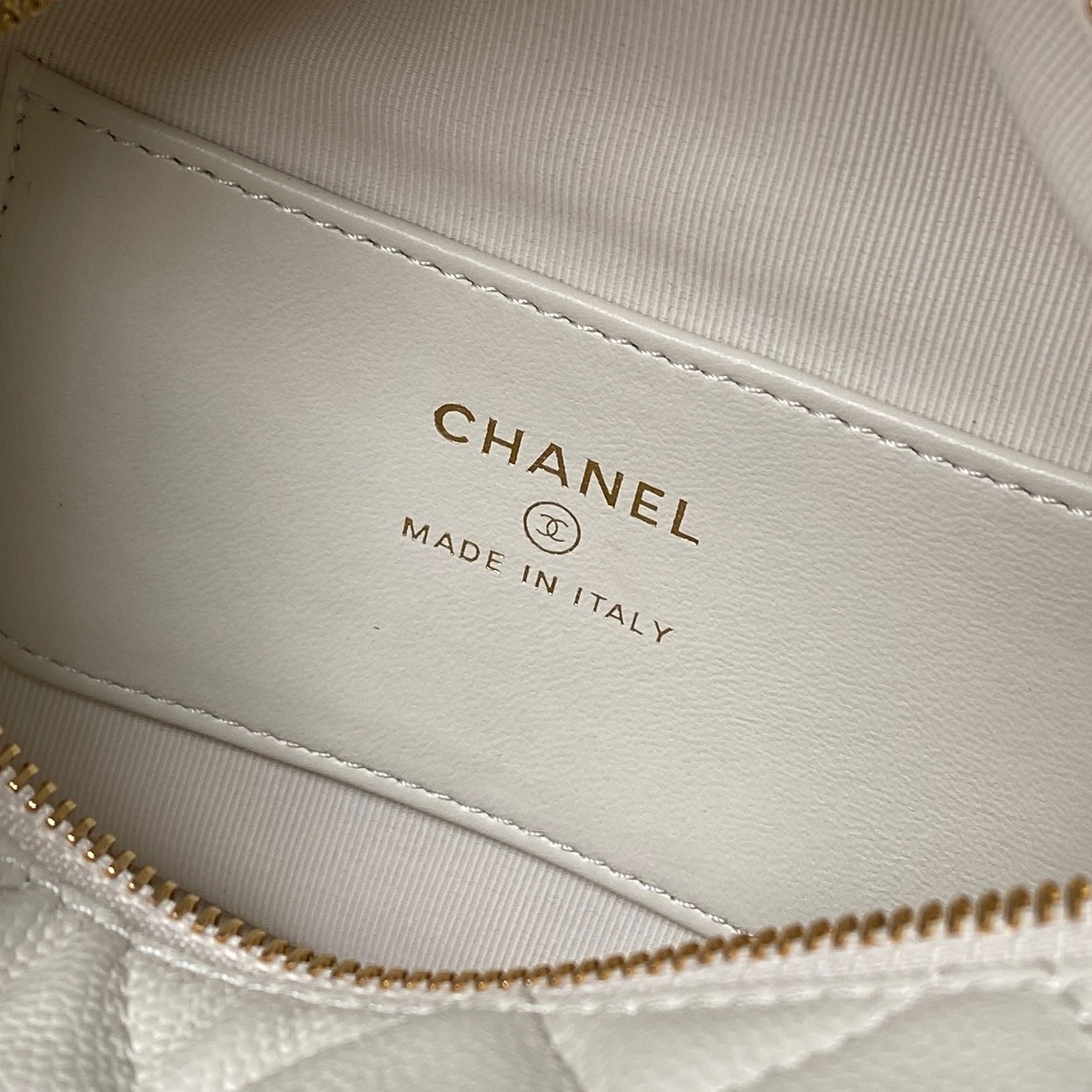 Chanel Basic Bag Cow Leather 19cm-s