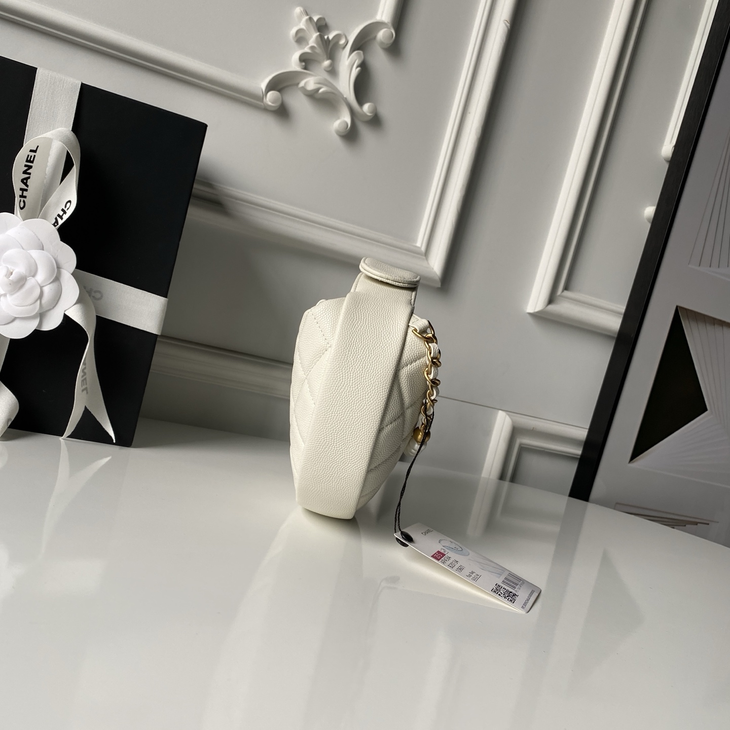 Chanel Basic Bag Cow Leather 19cm-s