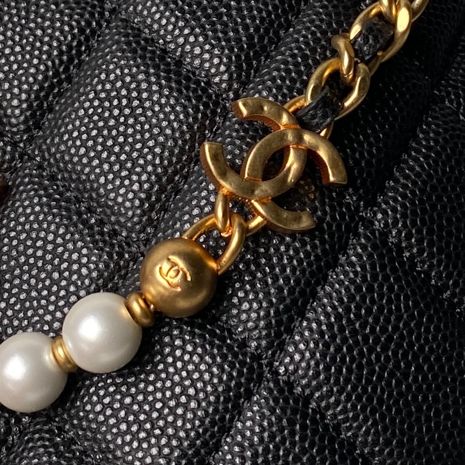 Chanel Basic Bag Cow Leather 19cm-s