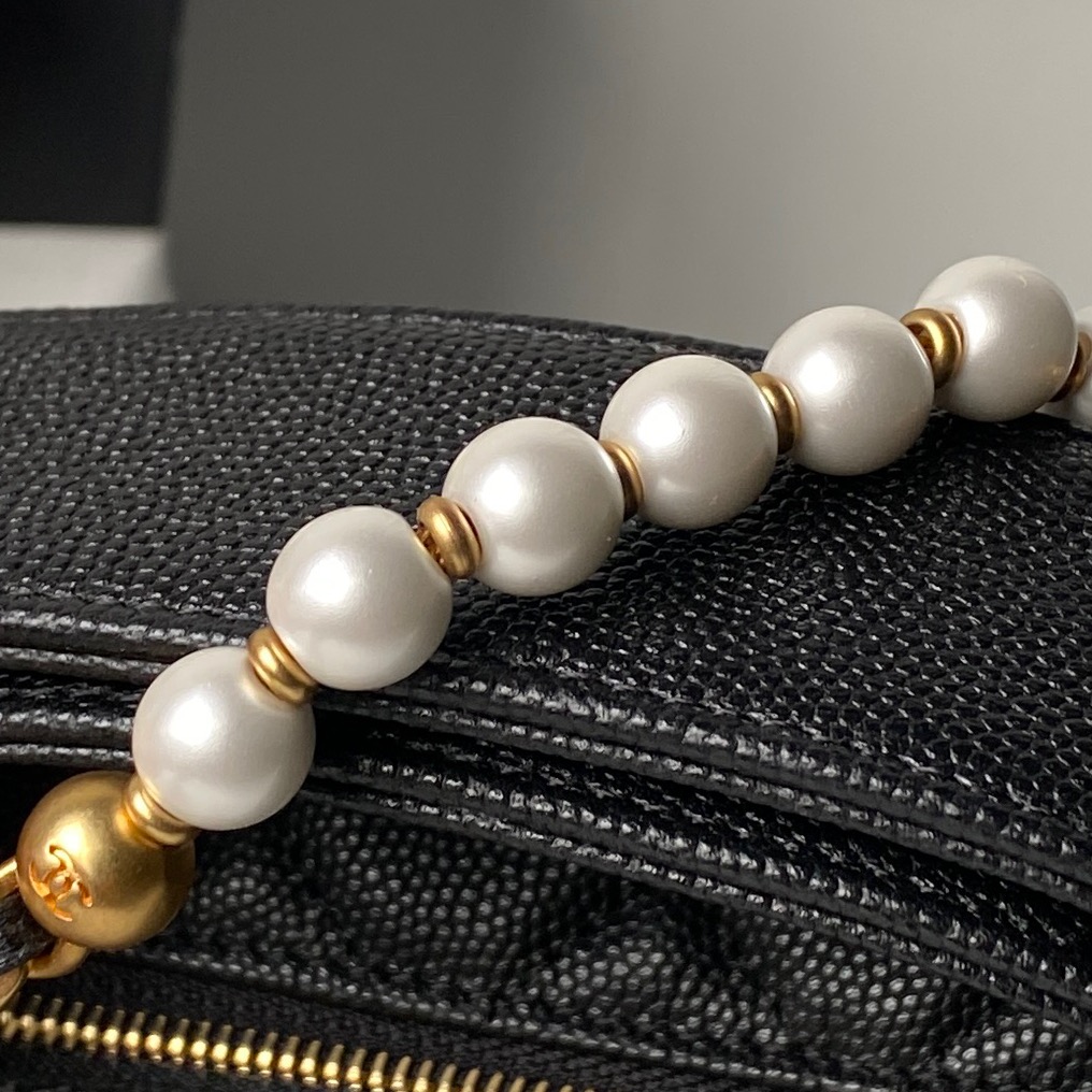 Chanel Basic Bag Cow Leather 19cm-s