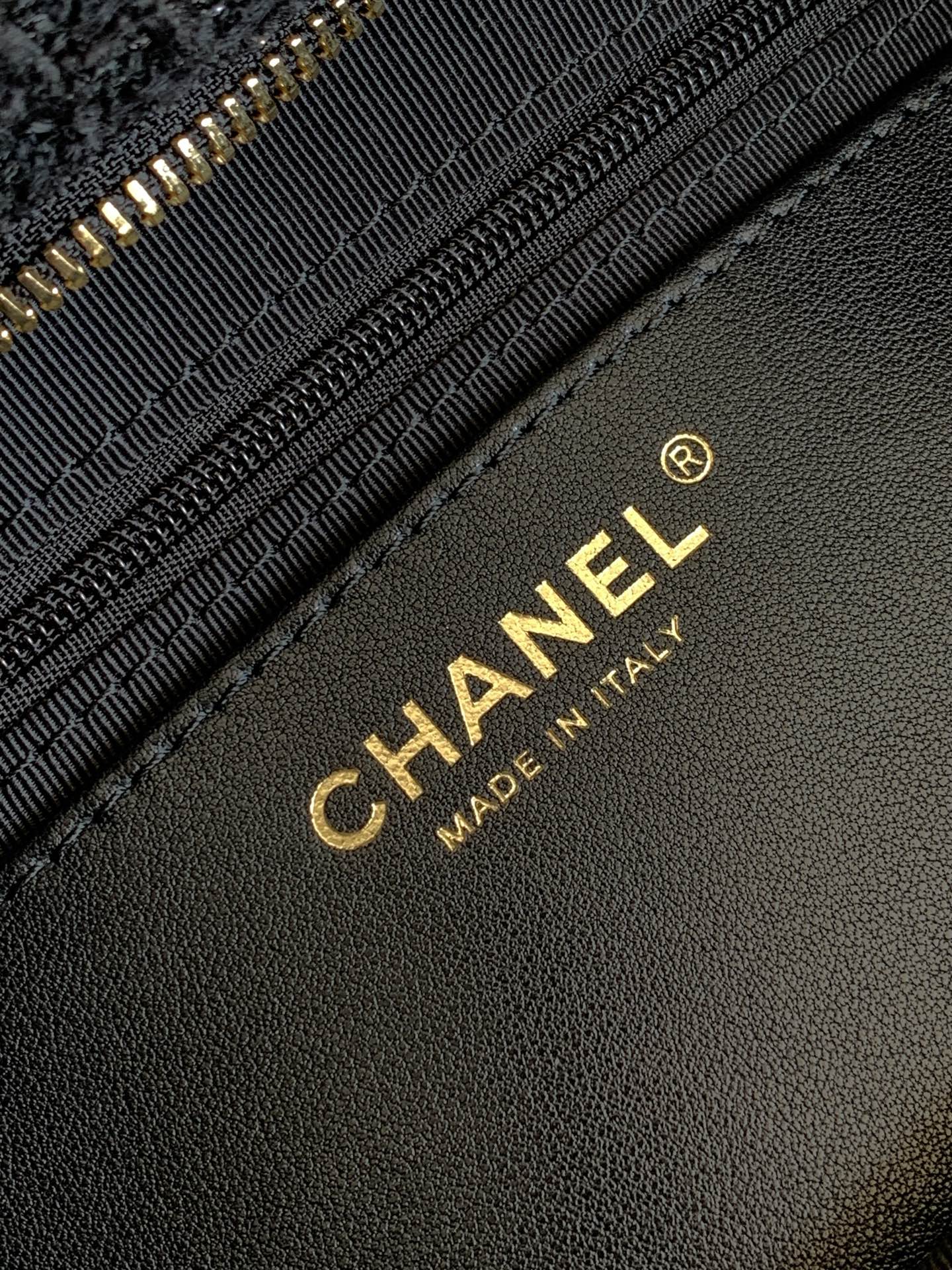 Chanel Basic Bag L-s