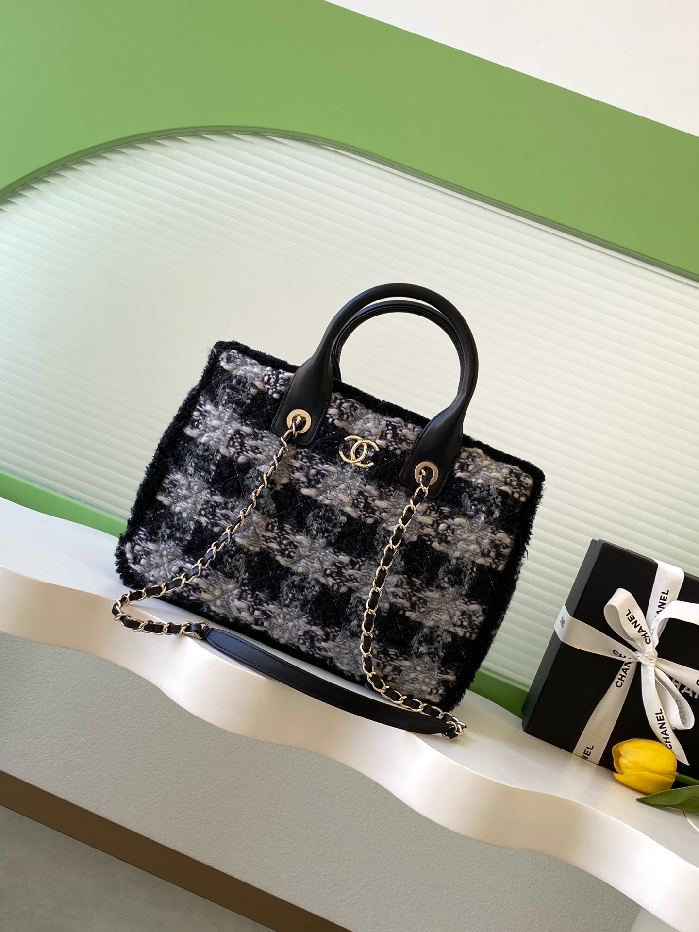 Chanel Tote Bag Black L-s