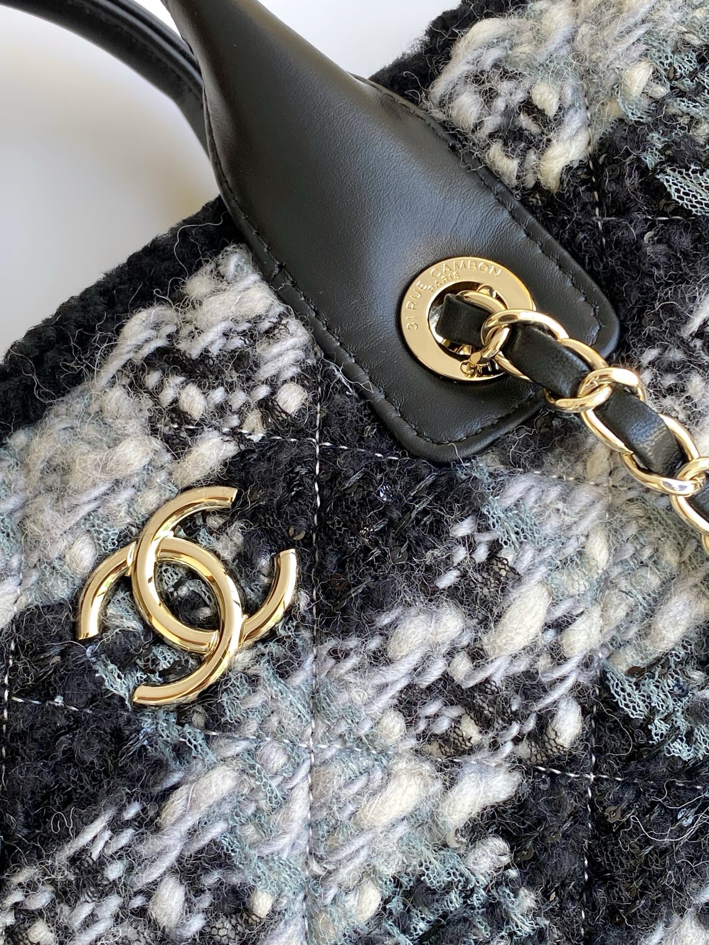 Chanel Tote Bag Black L-s