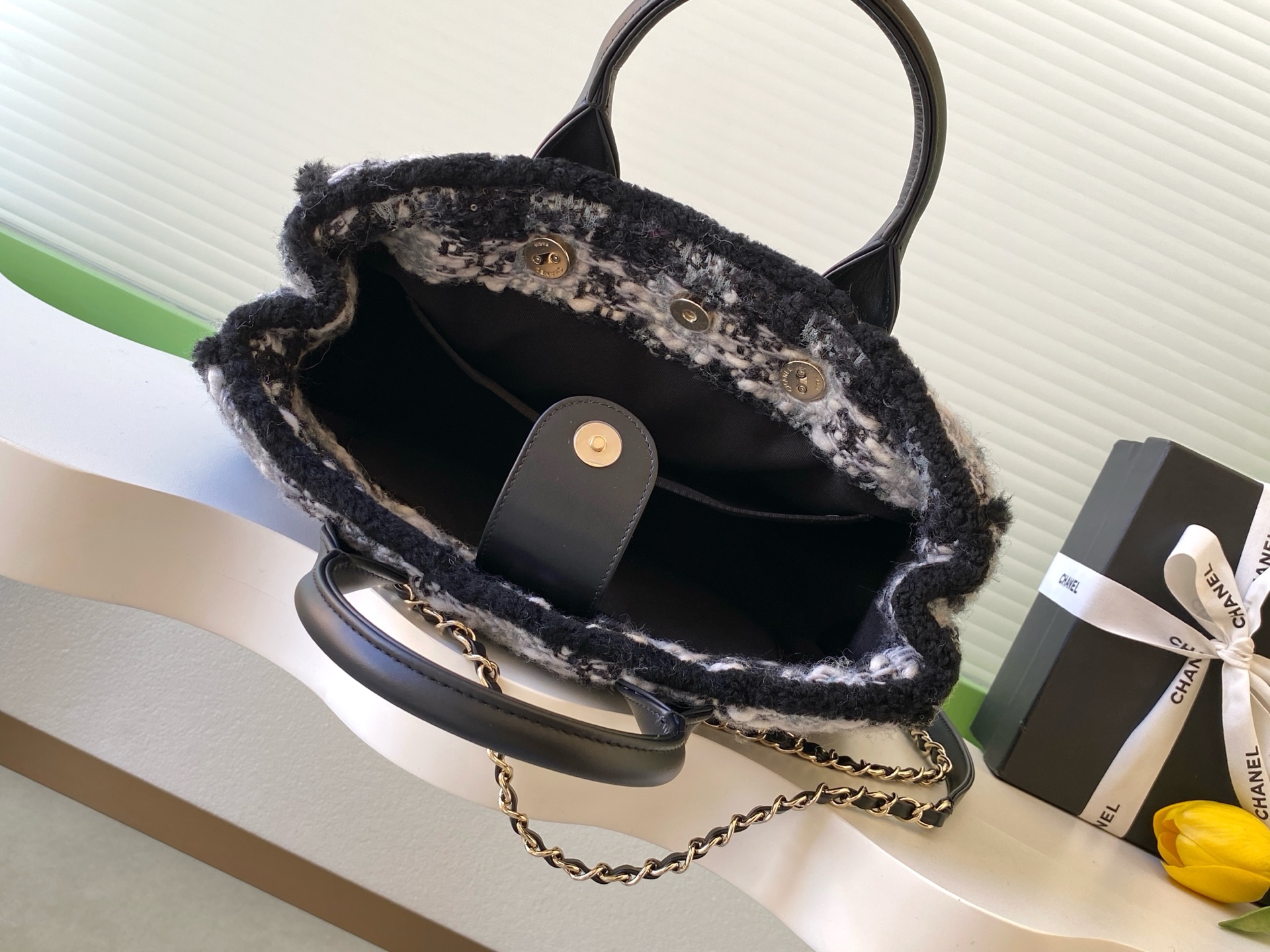 Chanel Tote Bag Black L-s