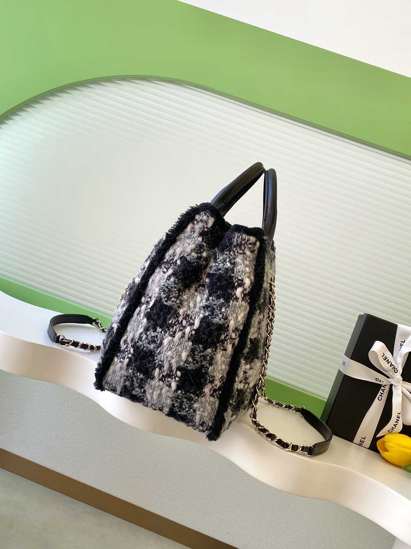 Chanel Tote Bag Black L-s