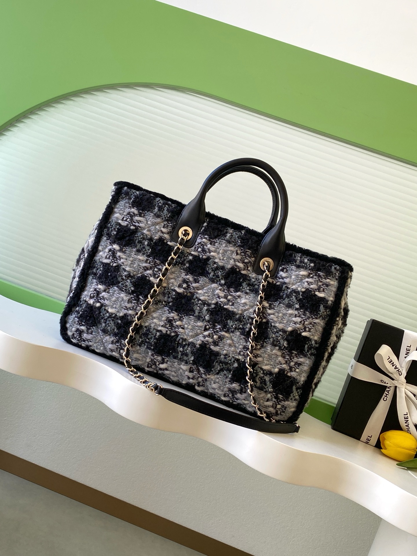 Chanel Tote Bag Black L-s