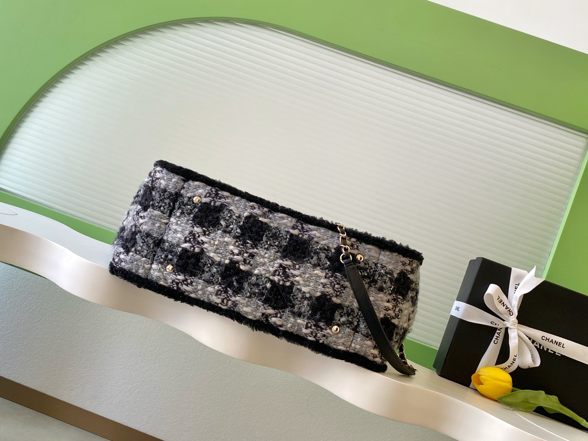 Chanel Tote Bag Black L-s