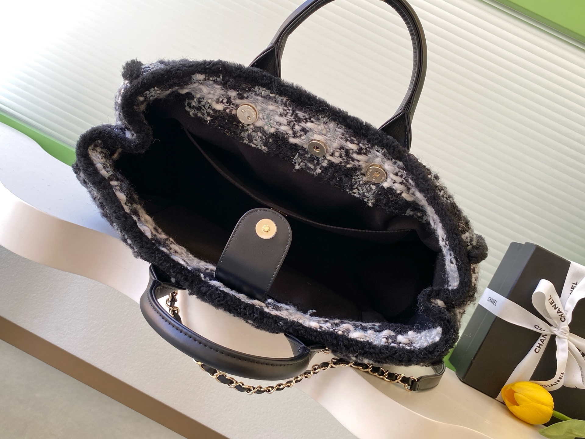 Chanel Tote Bag Black L-s