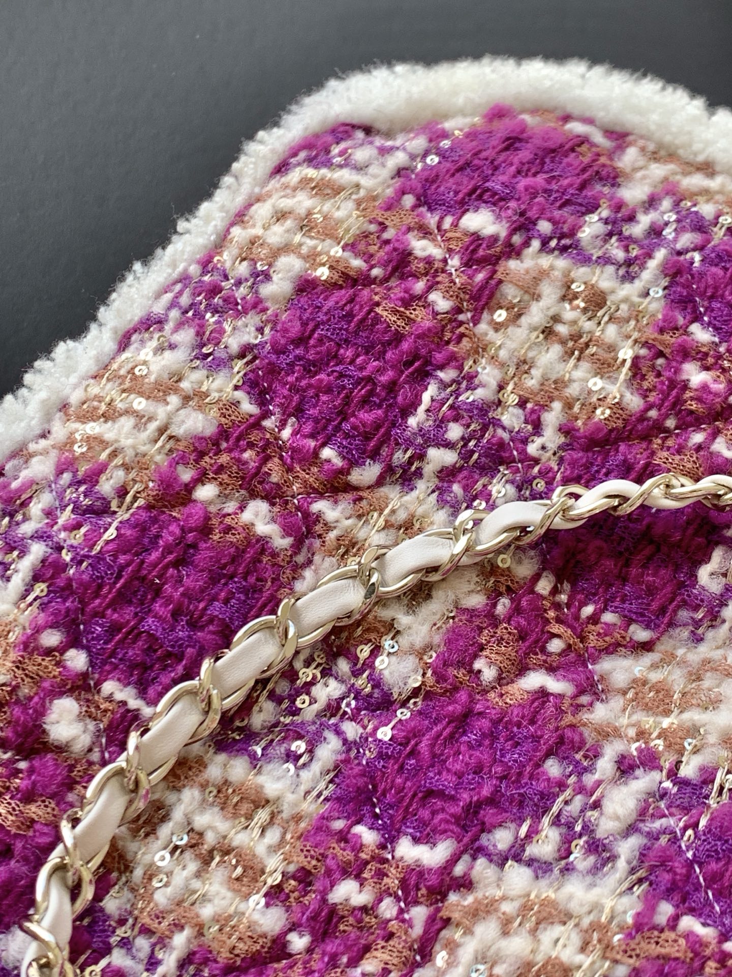 Chanel Tote Bag White L-s