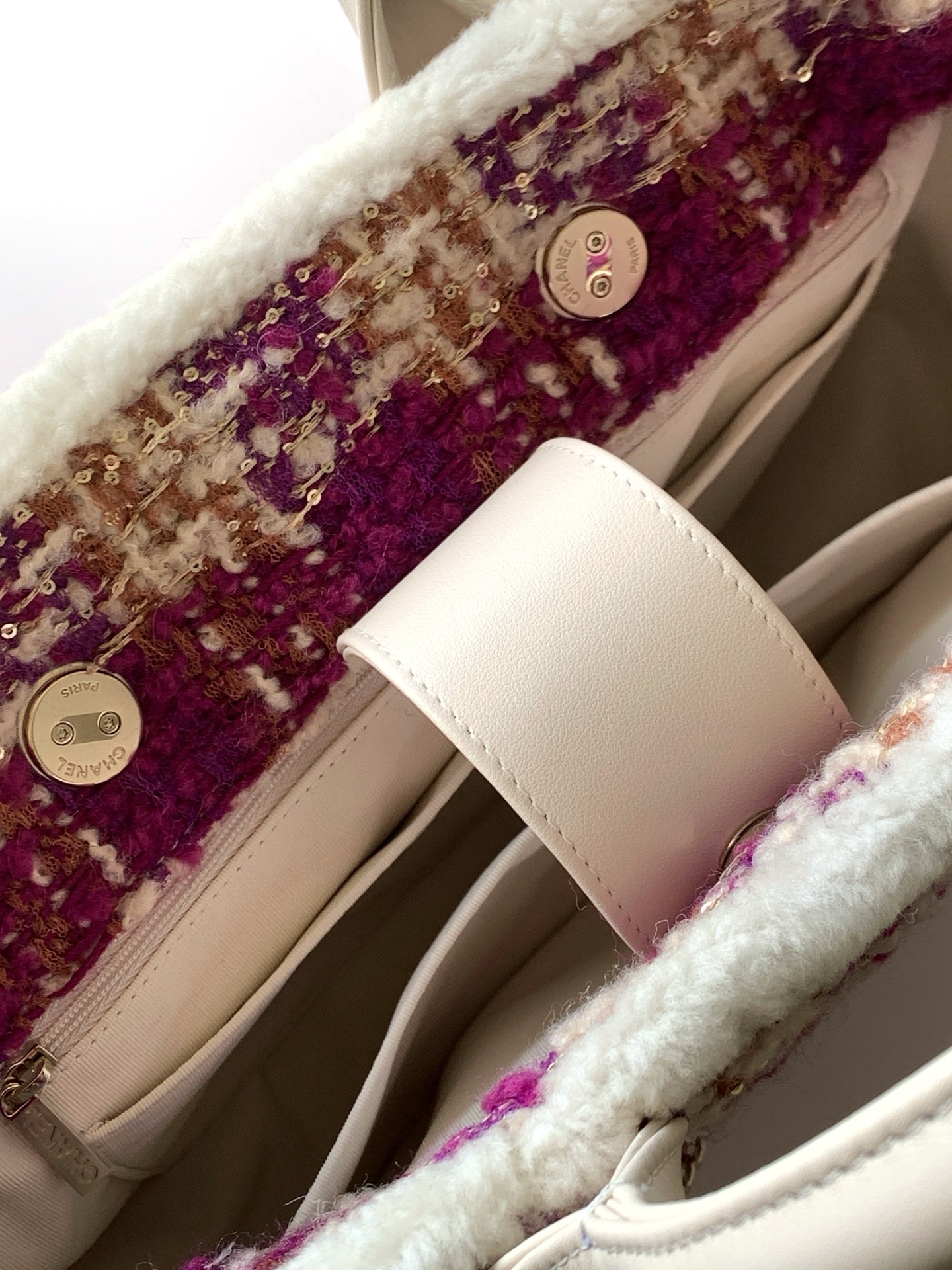 Chanel Tote Bag White L-s