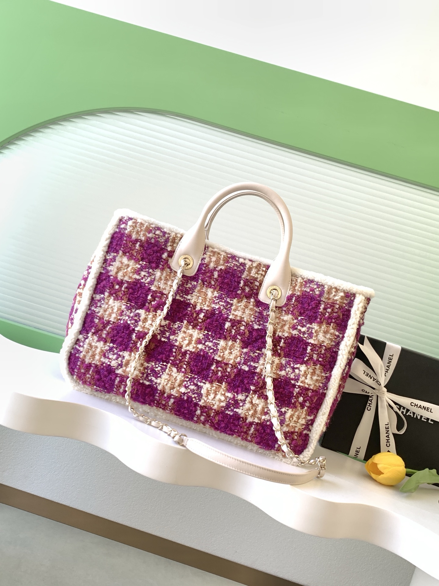 Chanel Tote Bag White L-s