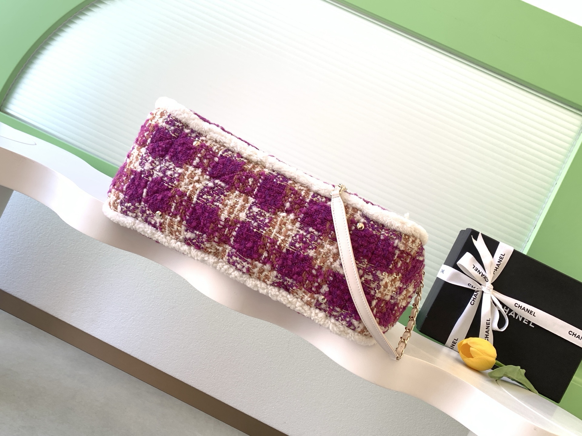 Chanel Tote Bag White L-s