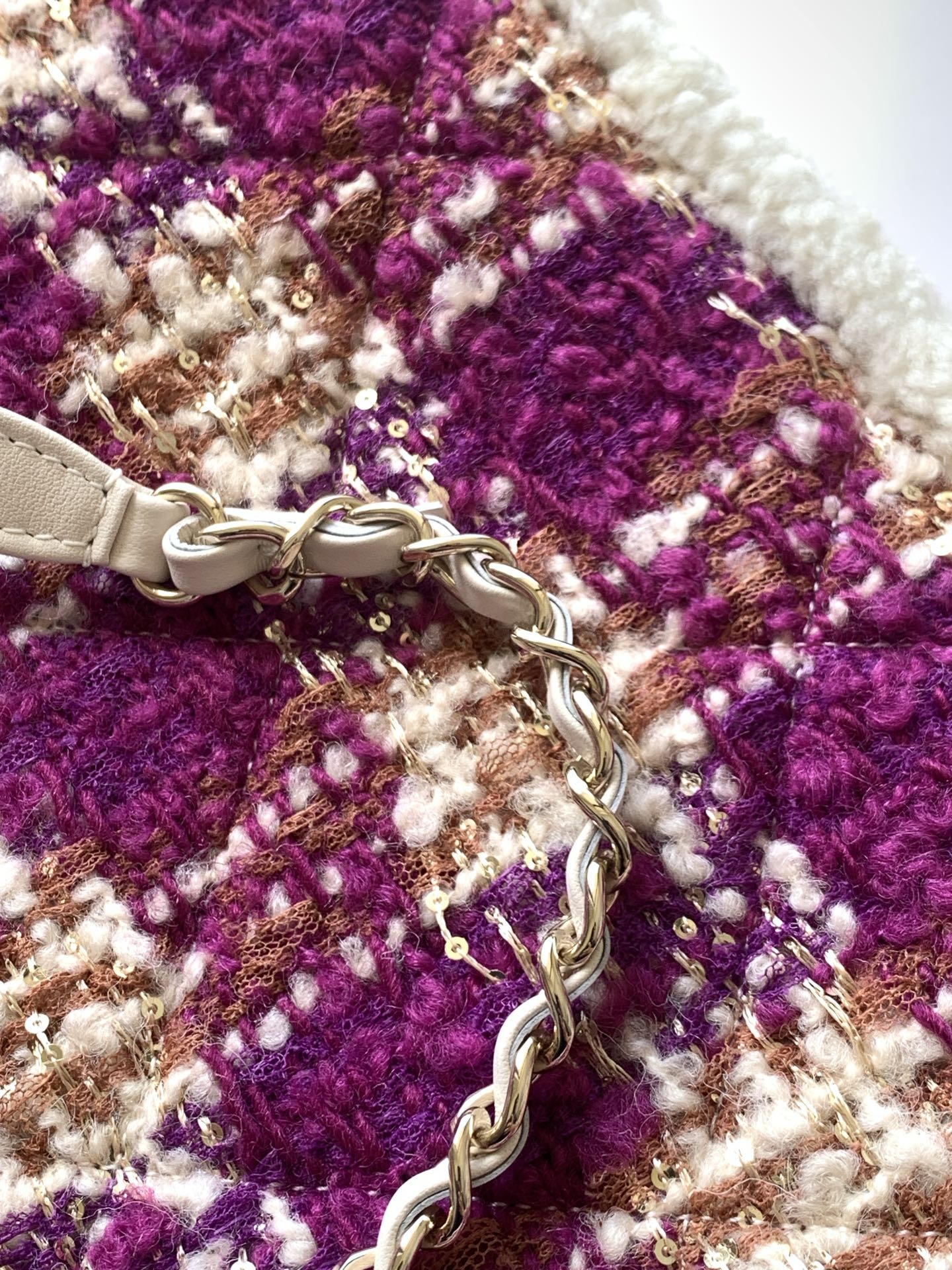 Chanel Tote Bag White L-s