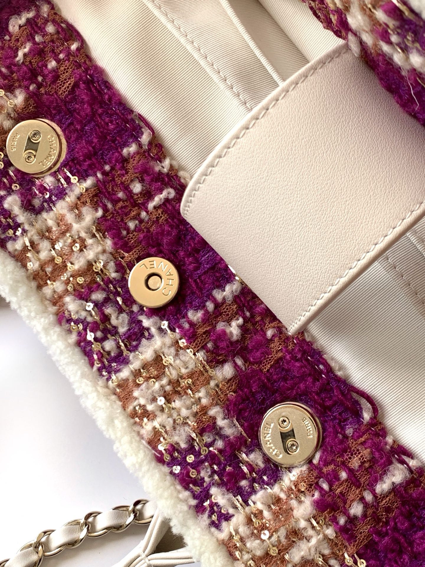 Chanel Tote Bag White L-s