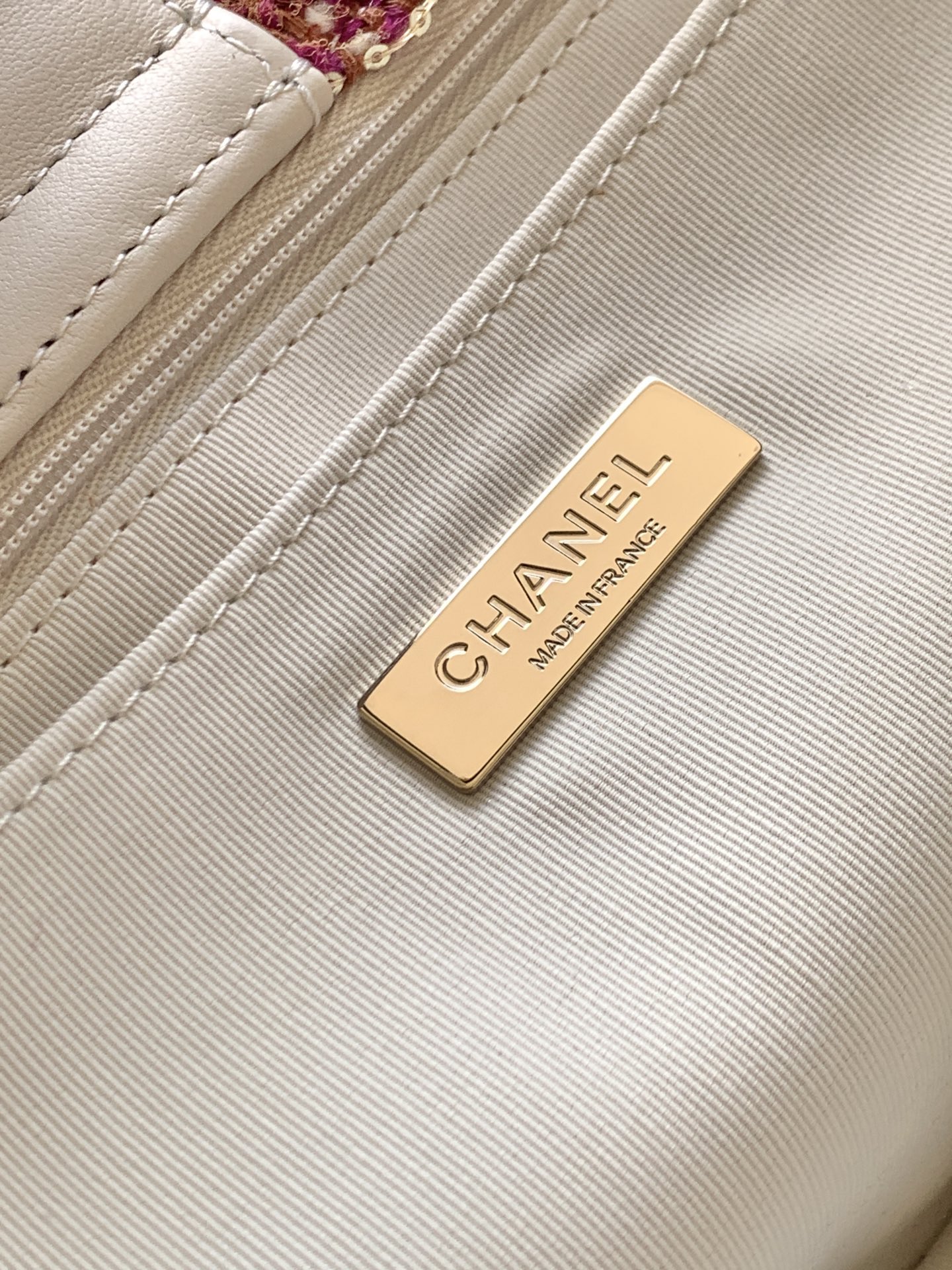 Chanel Tote Bag White L-s