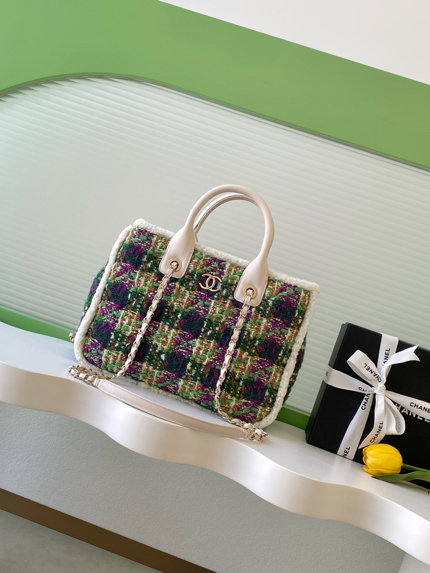 Chanel Tote Bag White L-s