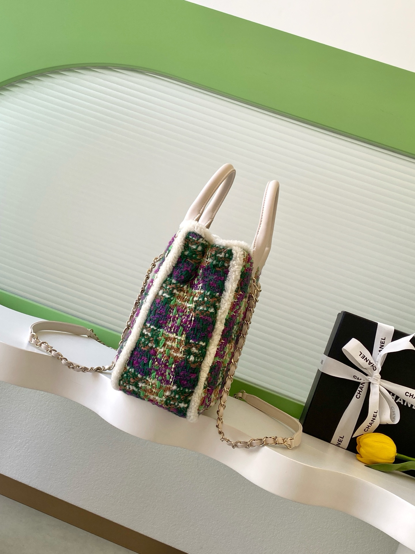 Chanel Tote Bag White L-s