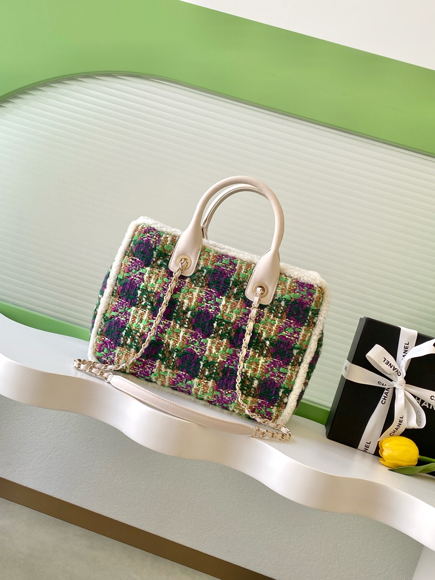 Chanel Tote Bag White L-s