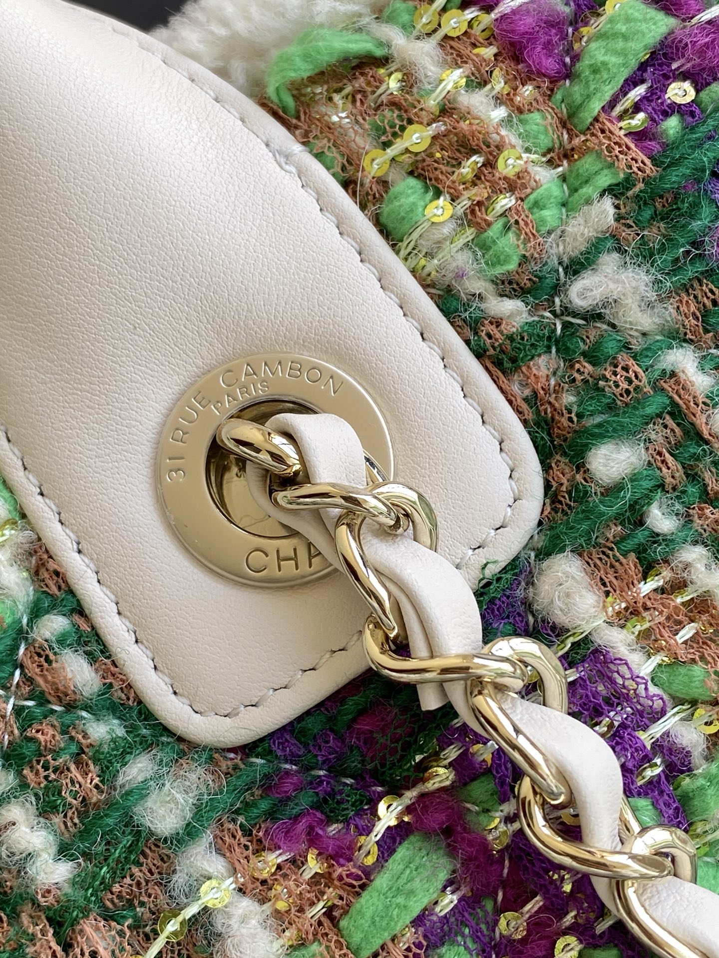 Chanel Tote Bag White L-s