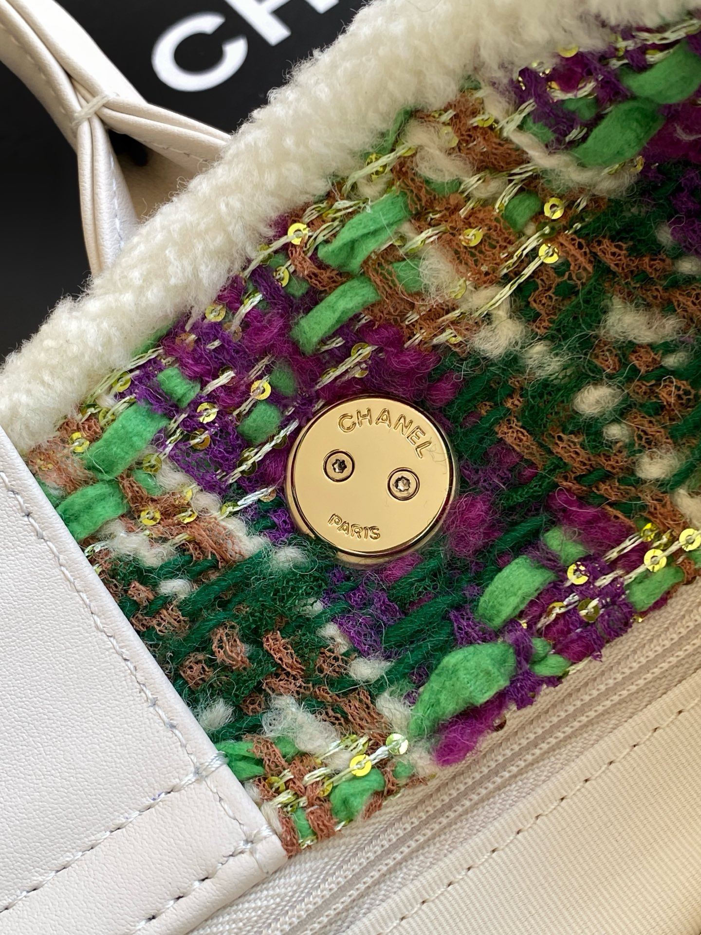 Chanel Tote Bag White L-s