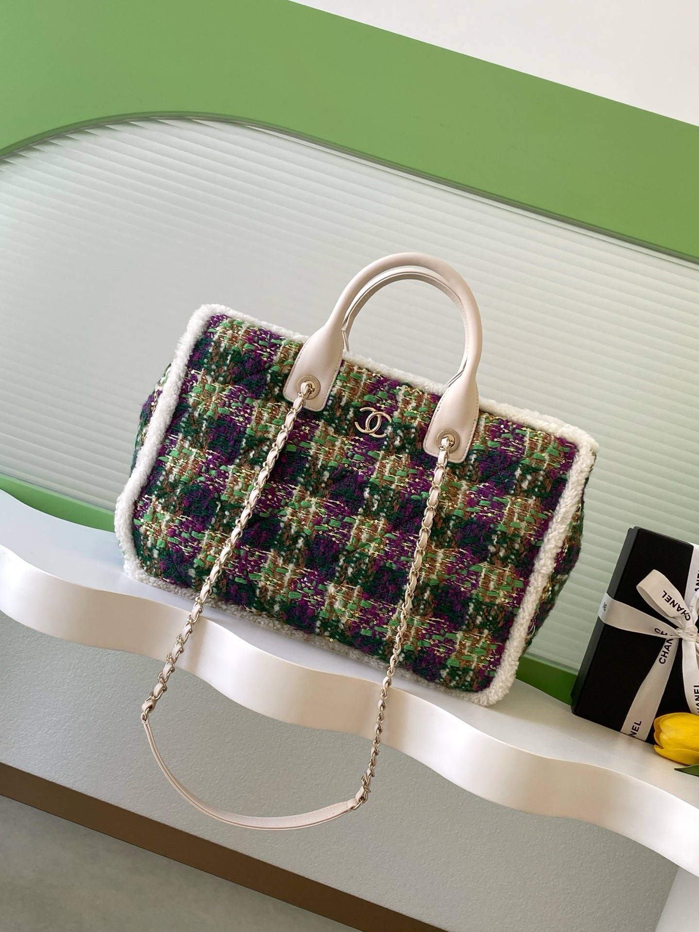 Chanel Tote Bag White L-s