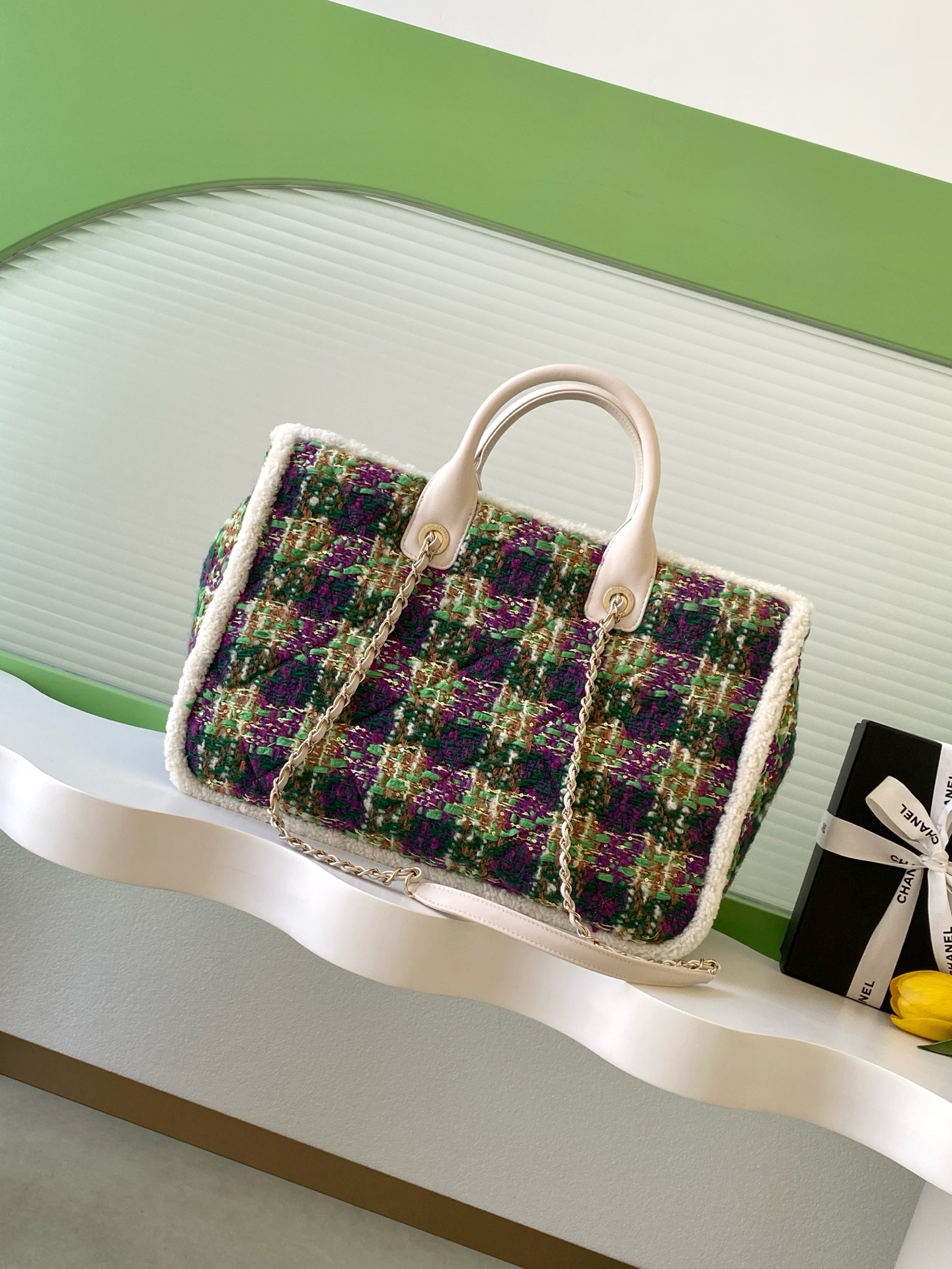 Chanel Tote Bag White L-s