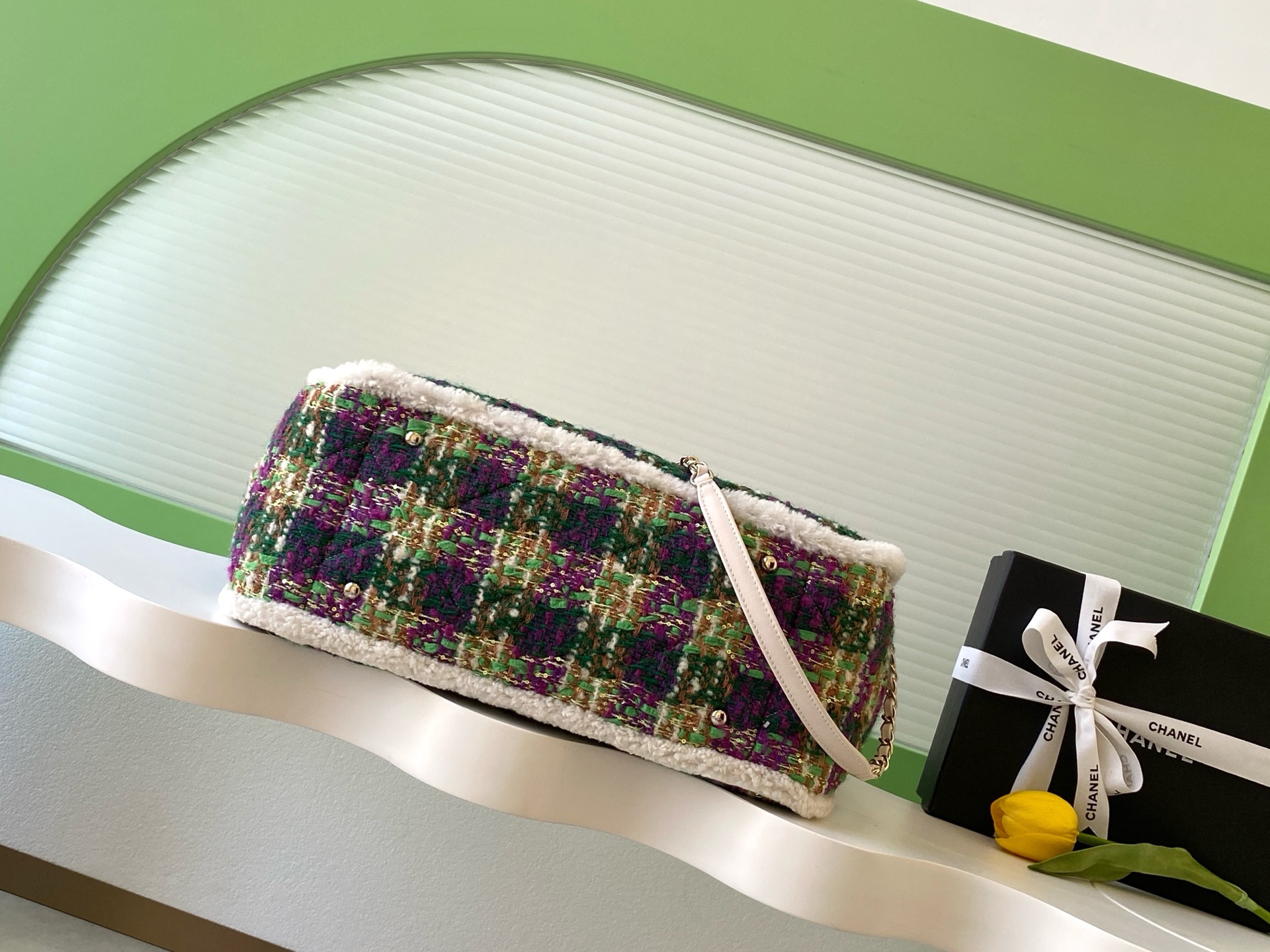 Chanel Tote Bag White L-s